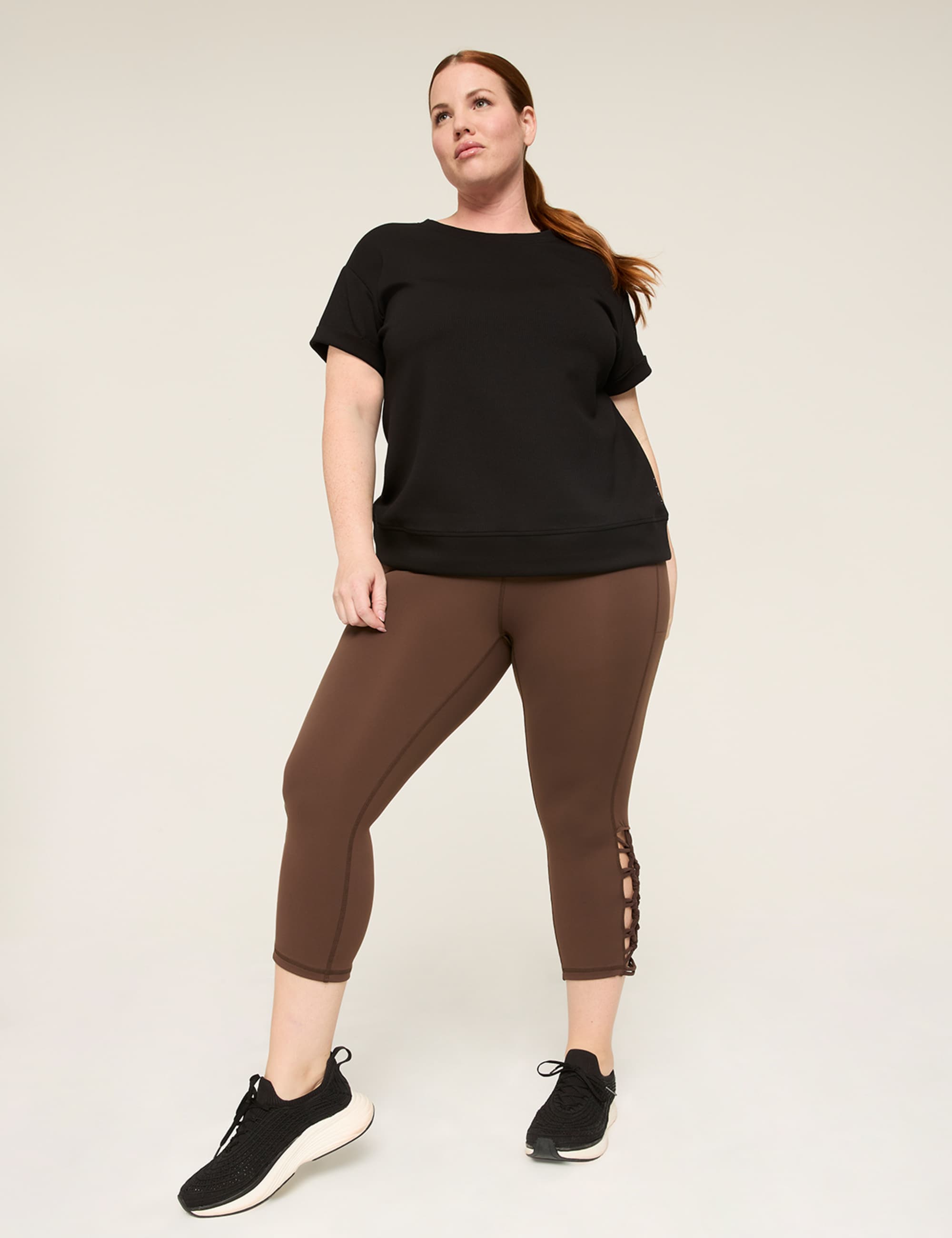 LIVI Soft Macrame-Detail 21" Capri Legging