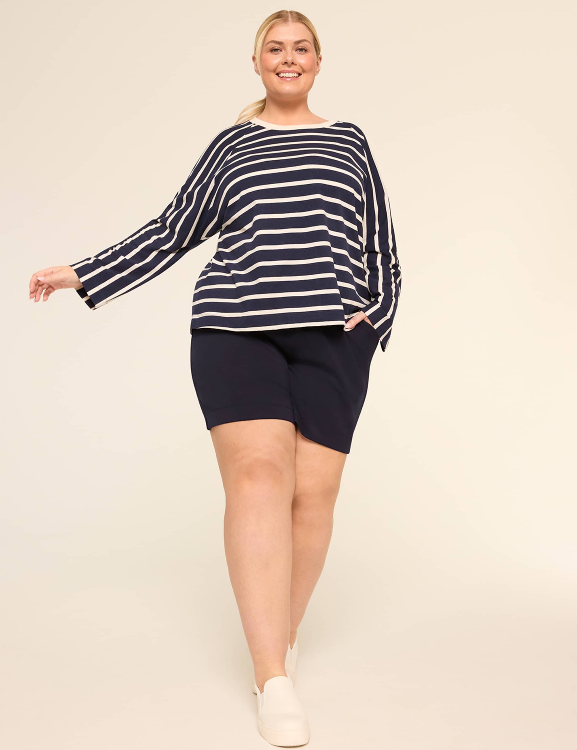 LIVI Raglan Wide Crew-Neck Tee