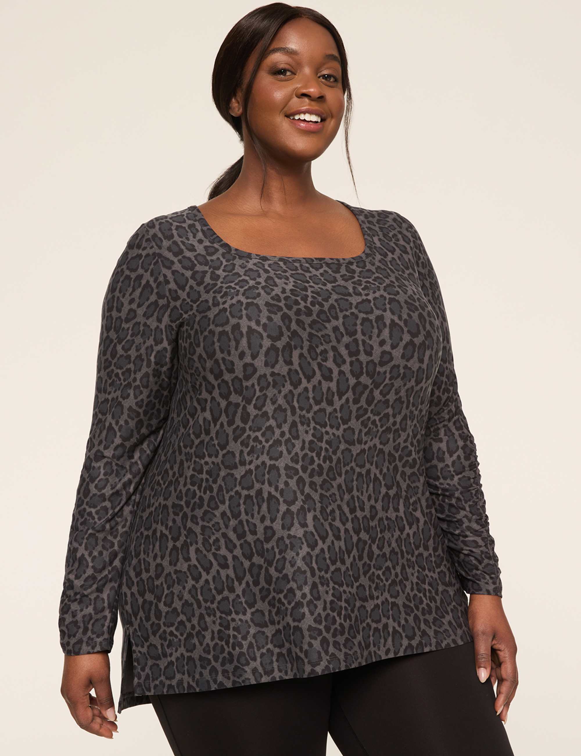 LIVI Soft Ruched-Sleeve Tunic