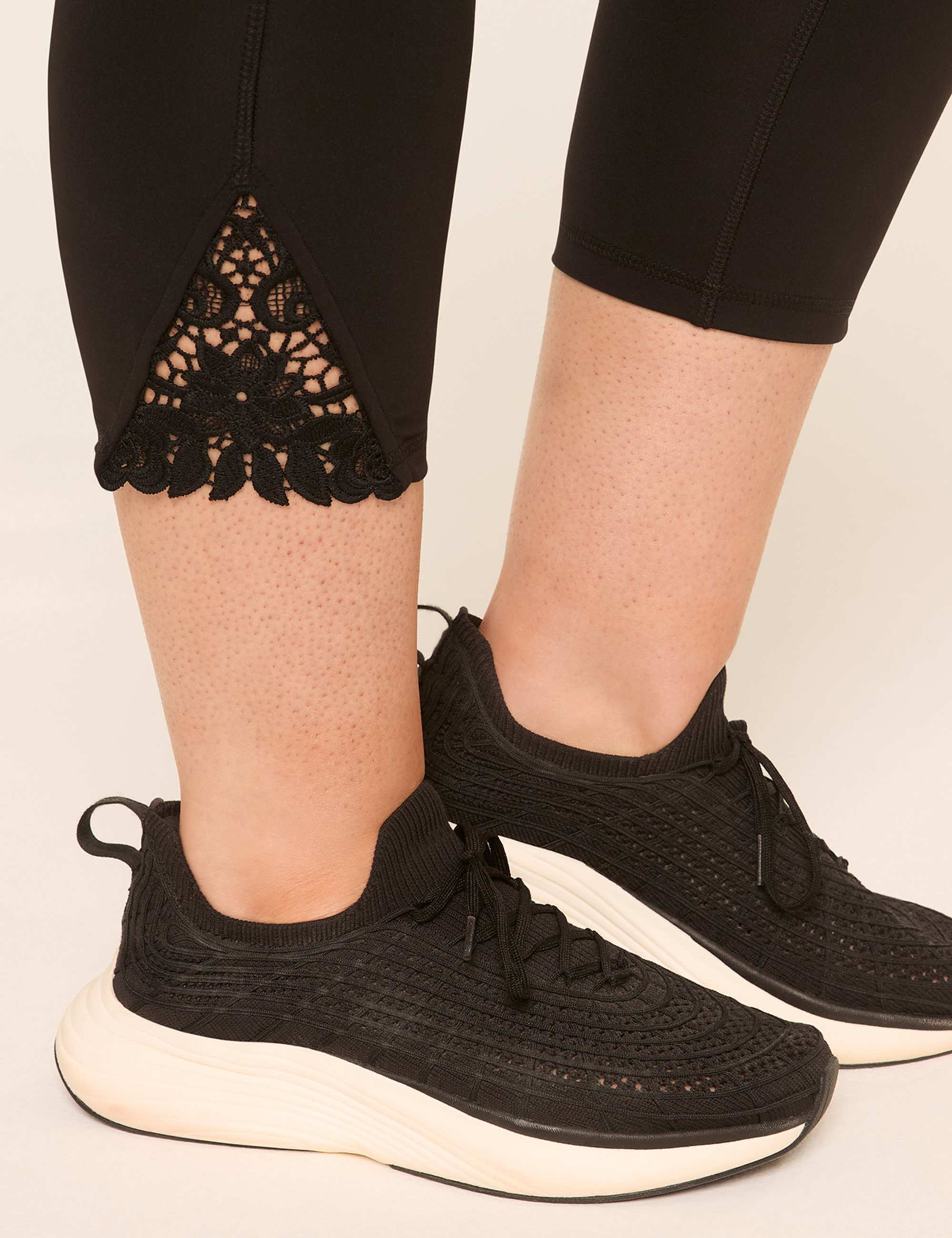 LIVI Soft Lace-Detail 21" Capri Legging