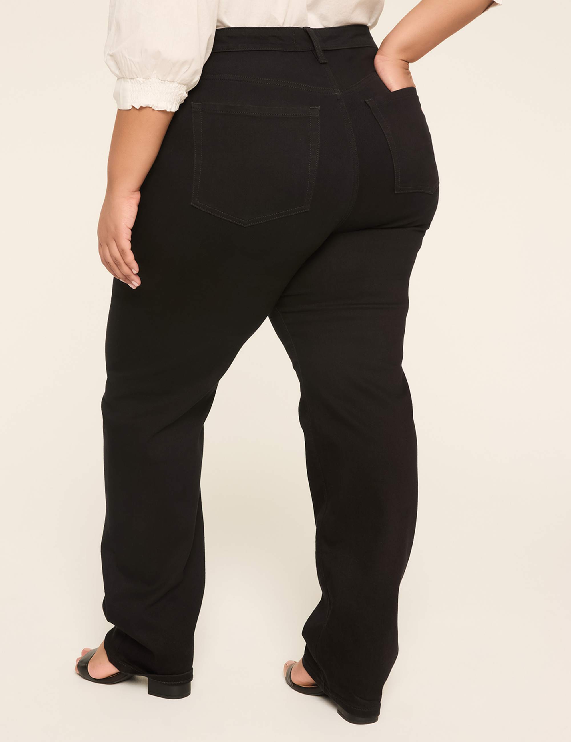 Signature Fit Straight Leg Jean