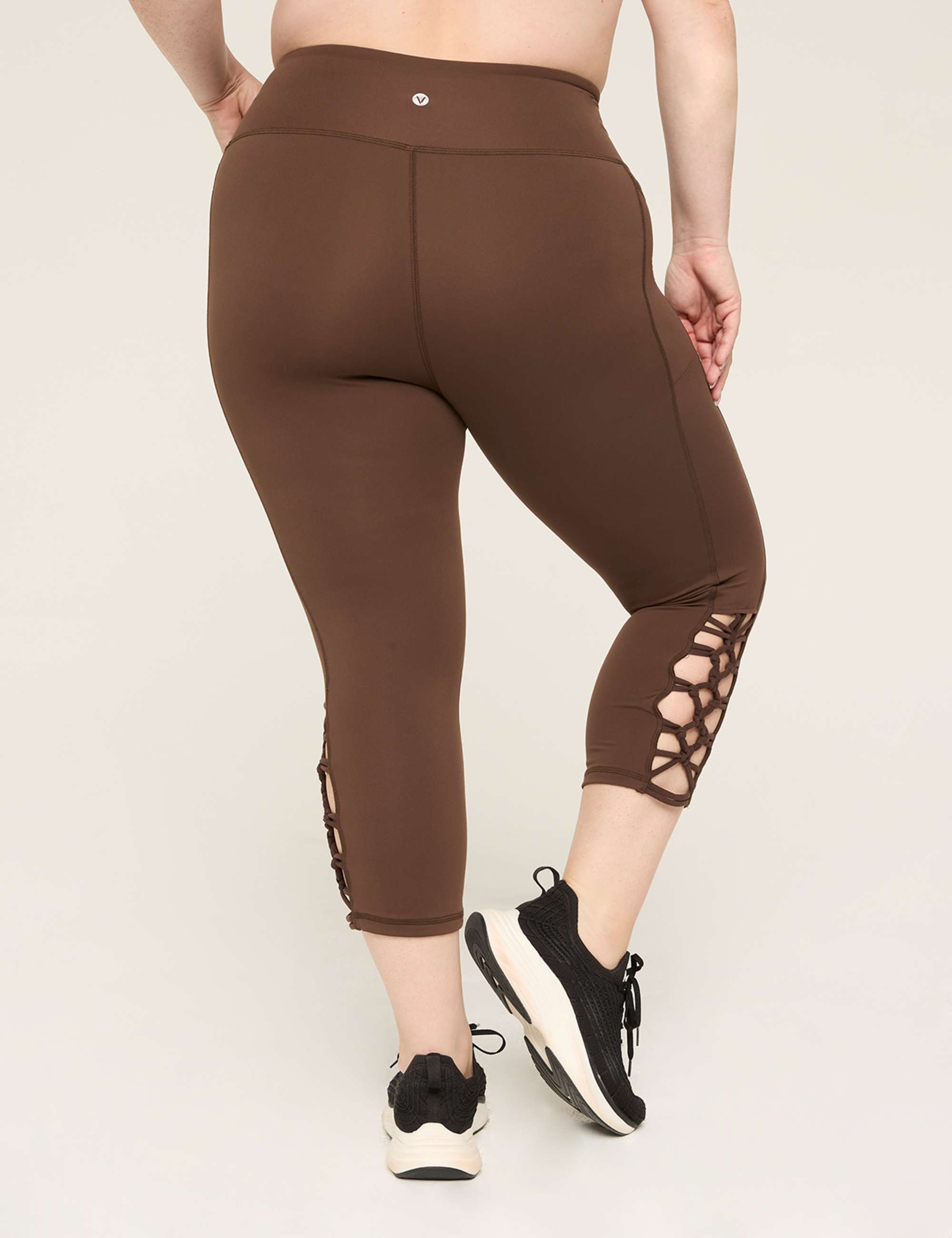 LIVI Soft Macrame-Detail 21" Capri Legging