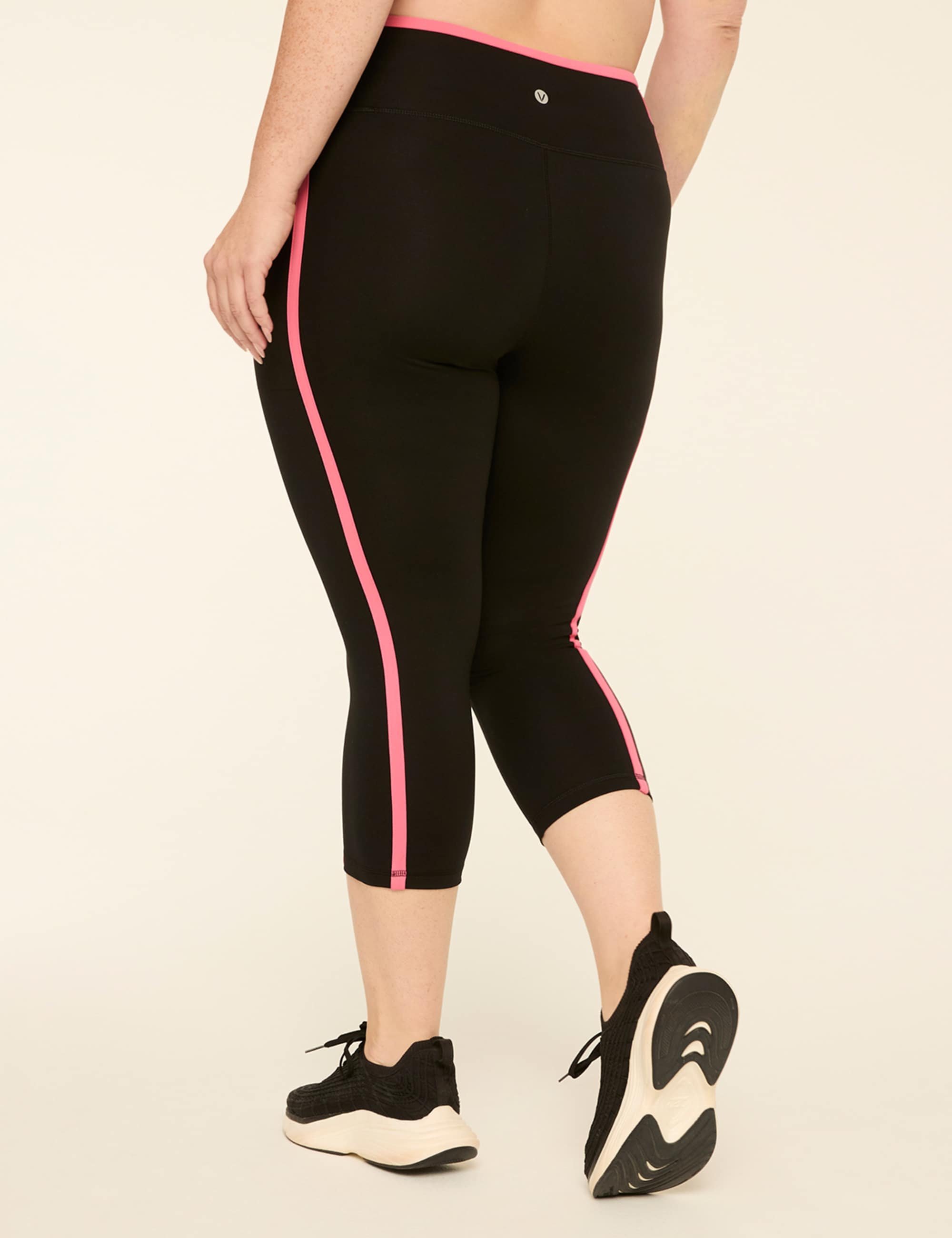 LIVI Soft Piped 21" Capri Legging