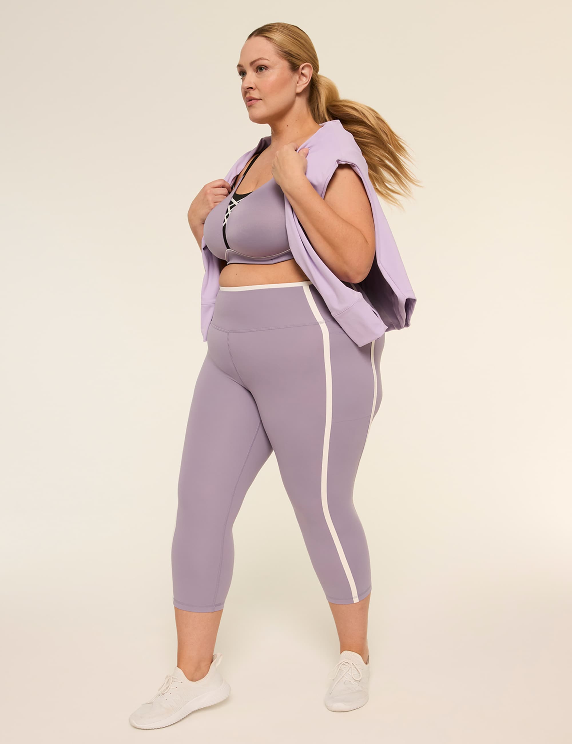 LIVI Soft Piped 21" Capri Legging