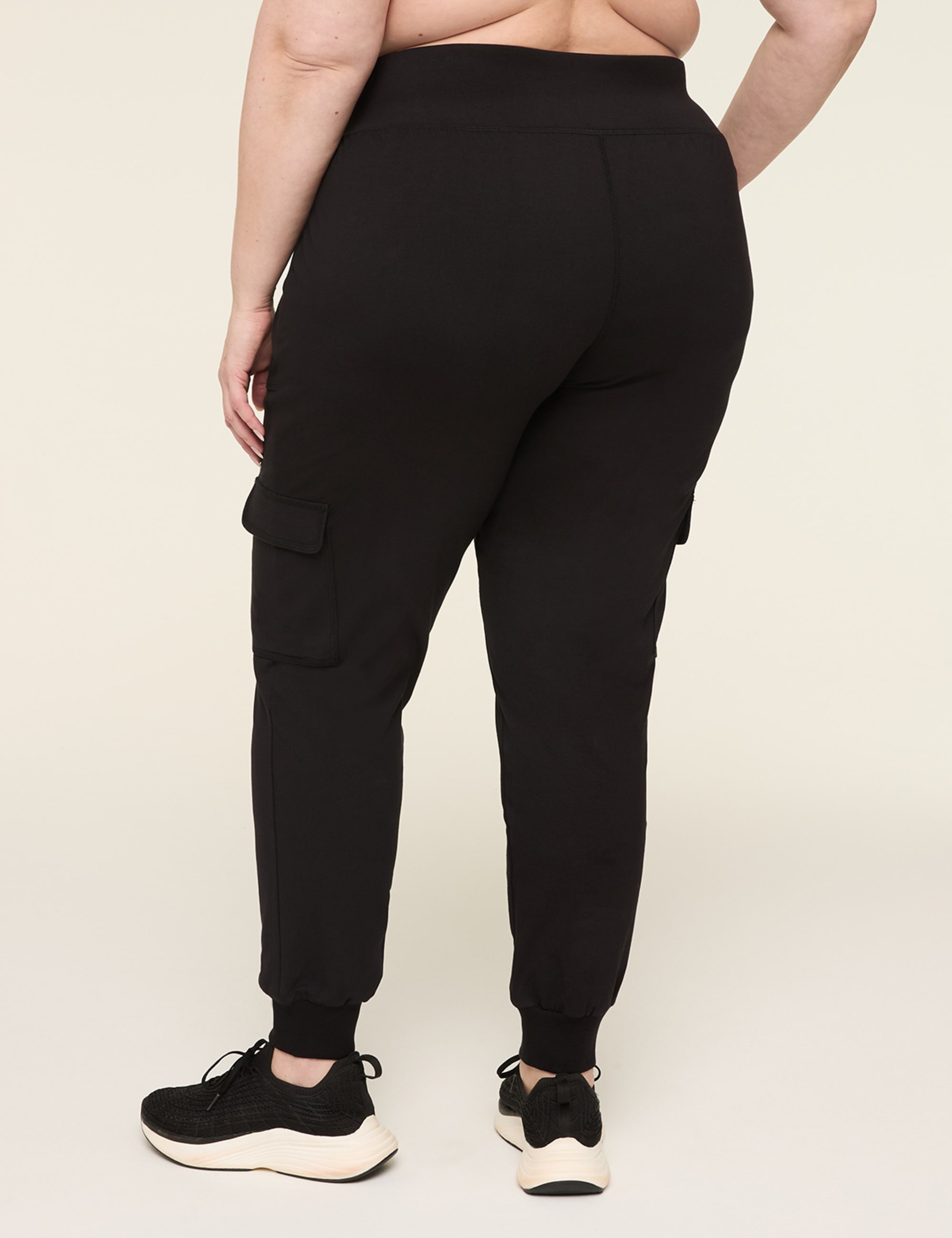 LIVI Signature Stretch Slim Cargo Jogger