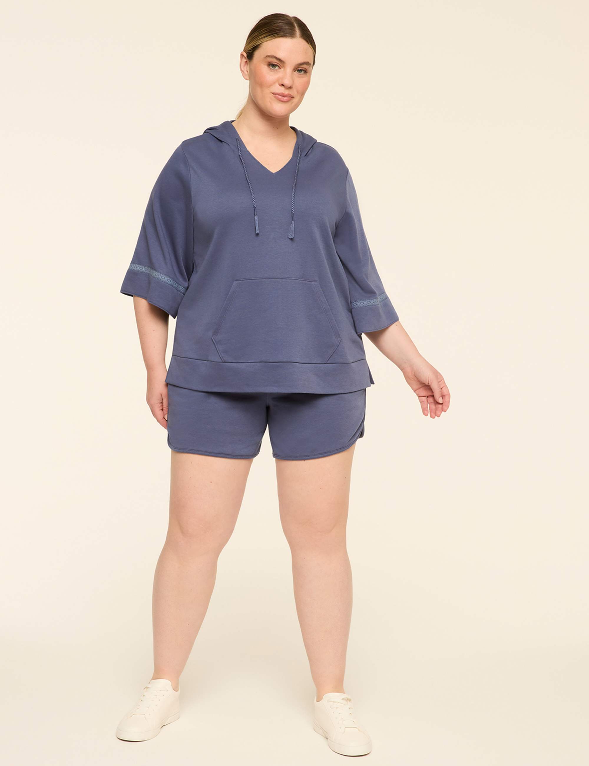 LIVI French Terry Dolphin-Hem Short