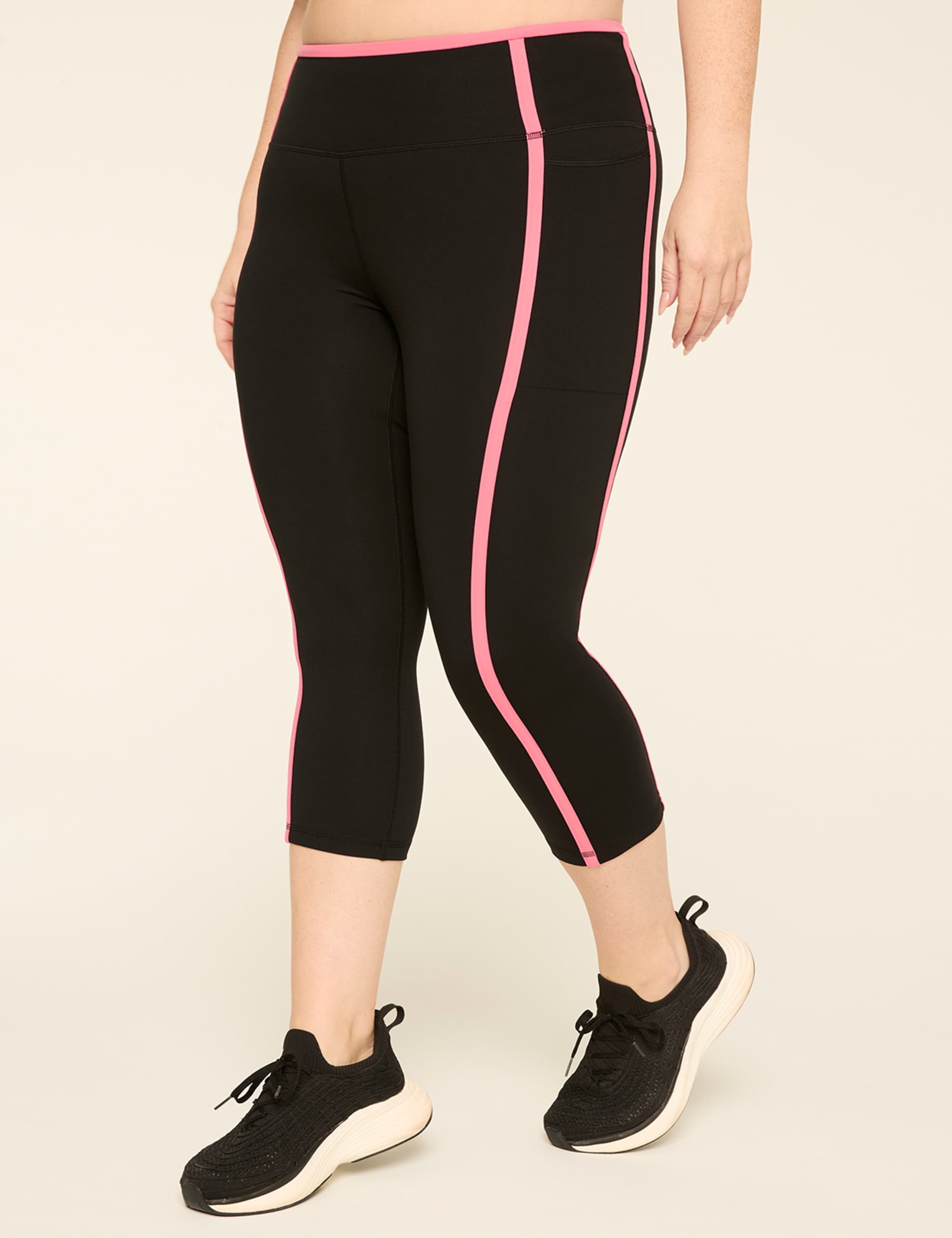 LIVI Soft Piped 21" Capri Legging
