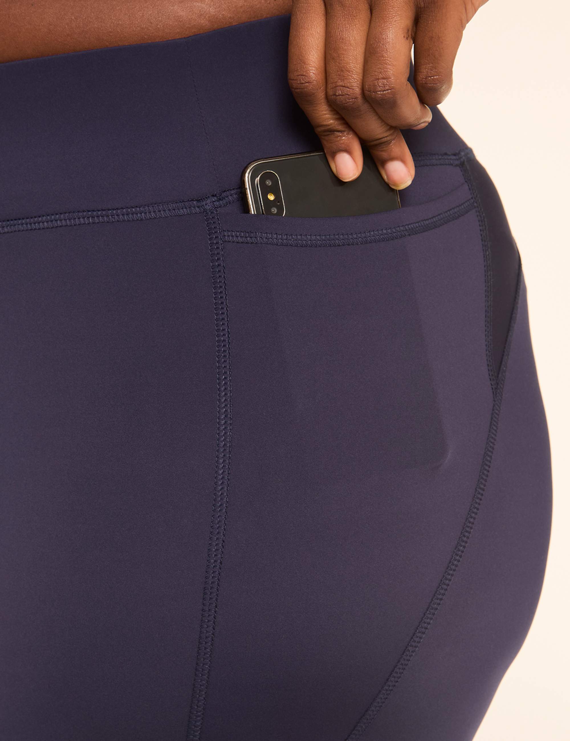 LIVI Go-Getter Wicking Mesh-Detail 21" Capri Legging