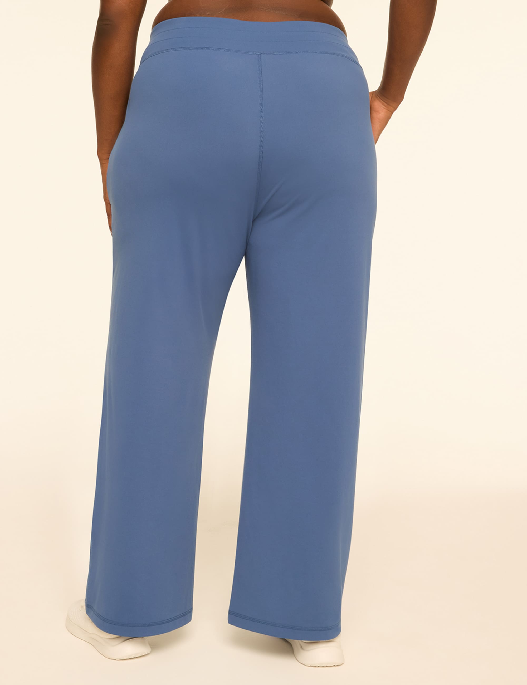 LIVI Soft Relaxed Straight Pant