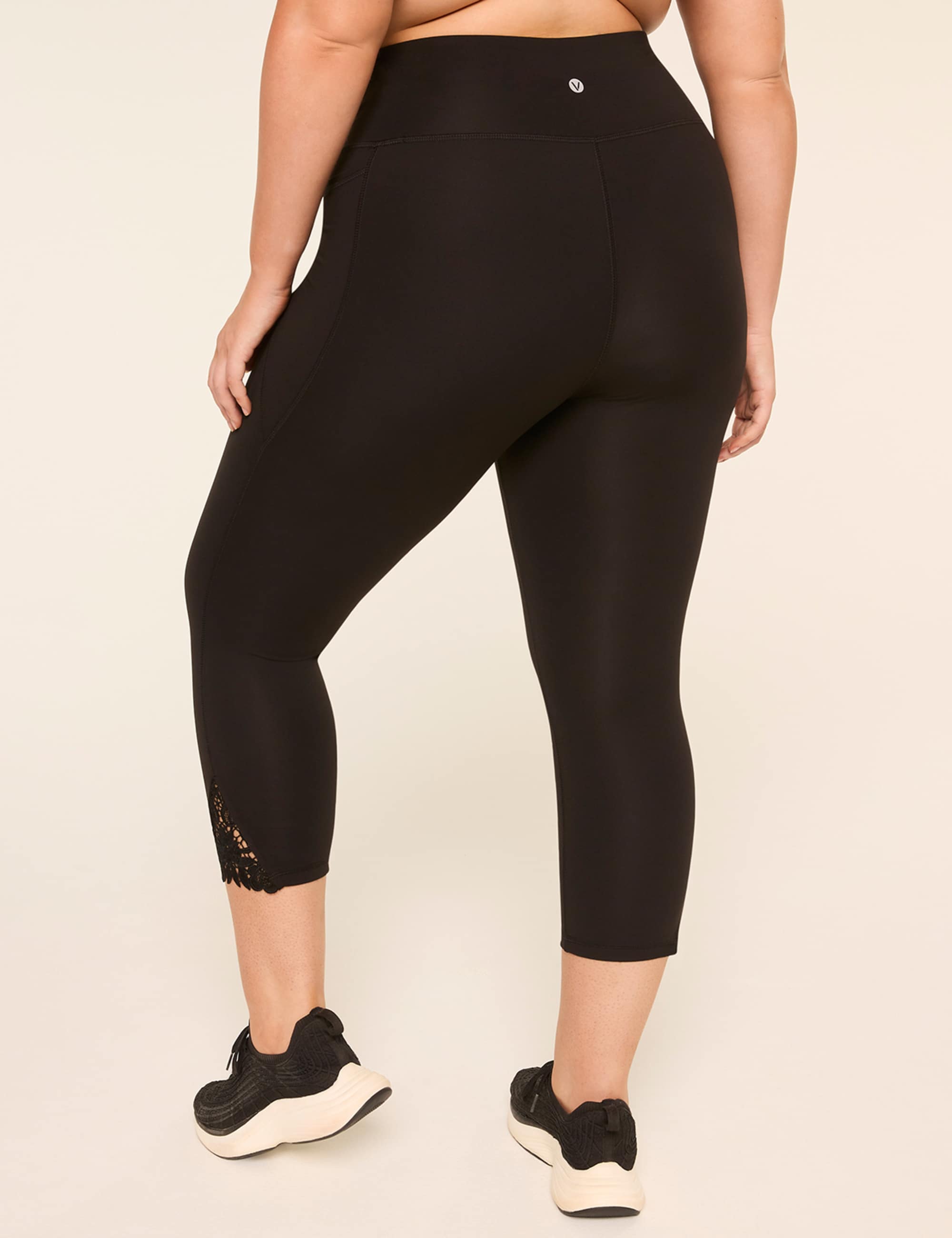 LIVI Soft Lace-Detail 21" Capri Legging