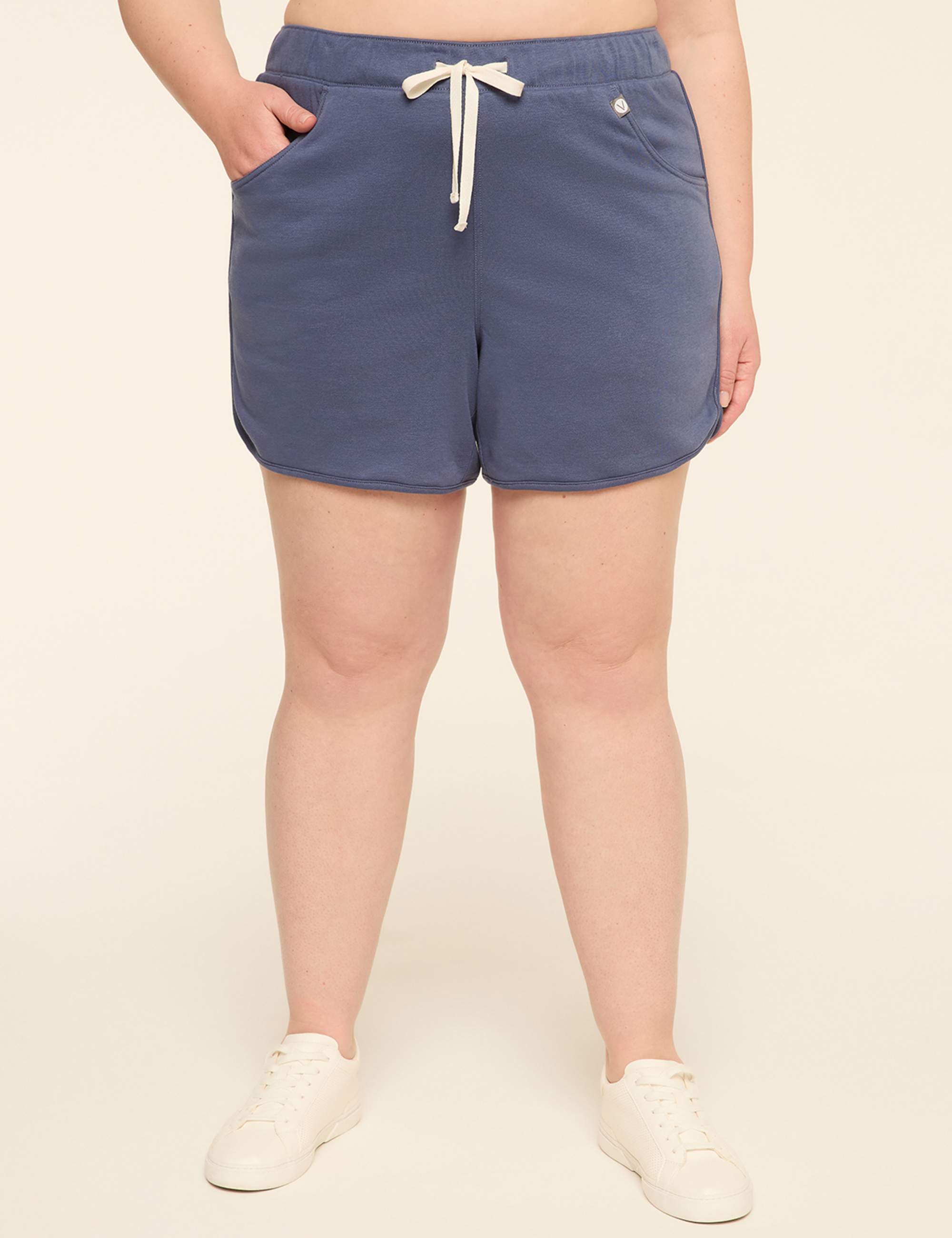 LIVI French Terry Dolphin-Hem Short