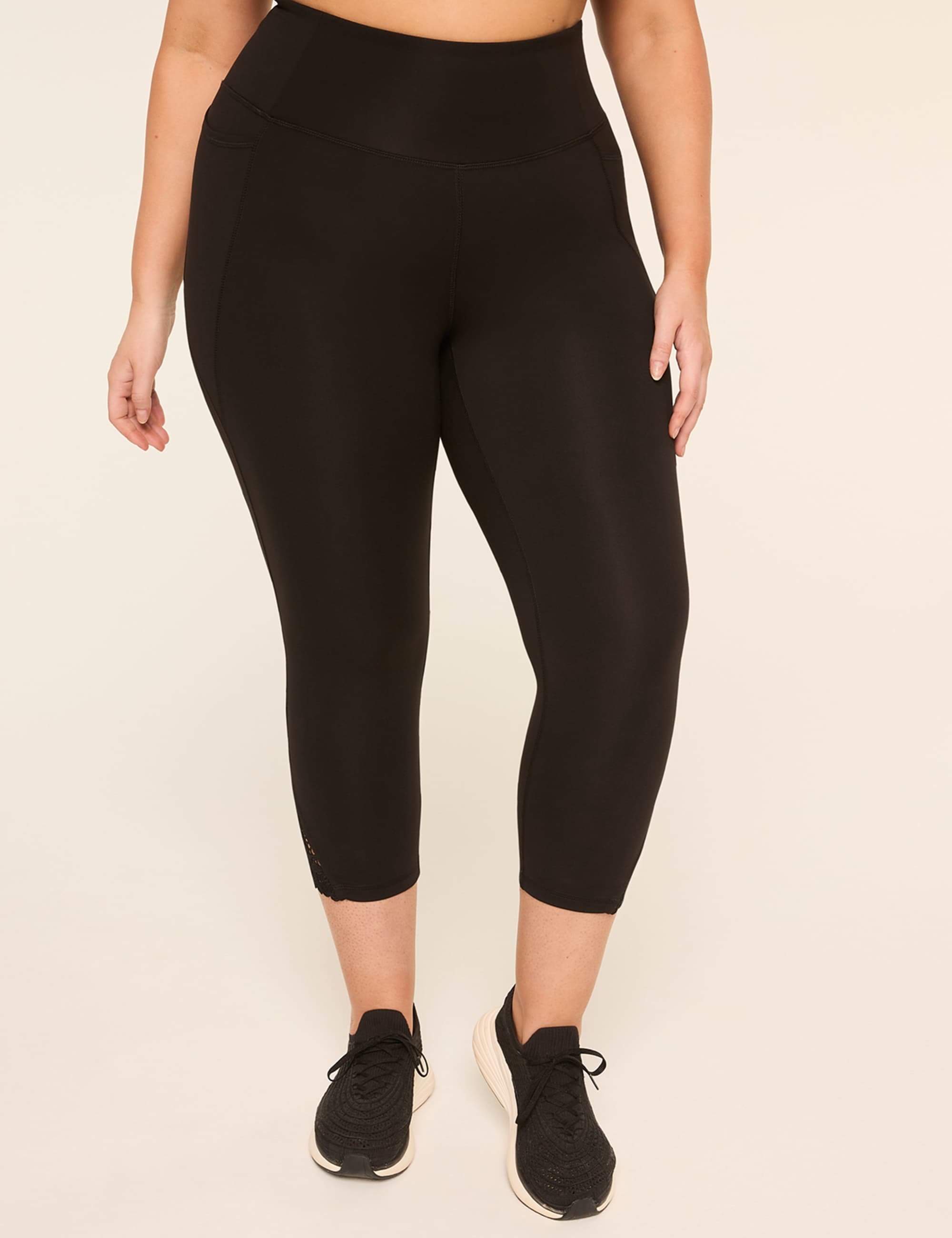 LIVI Soft Lace-Detail 21" Capri Legging
