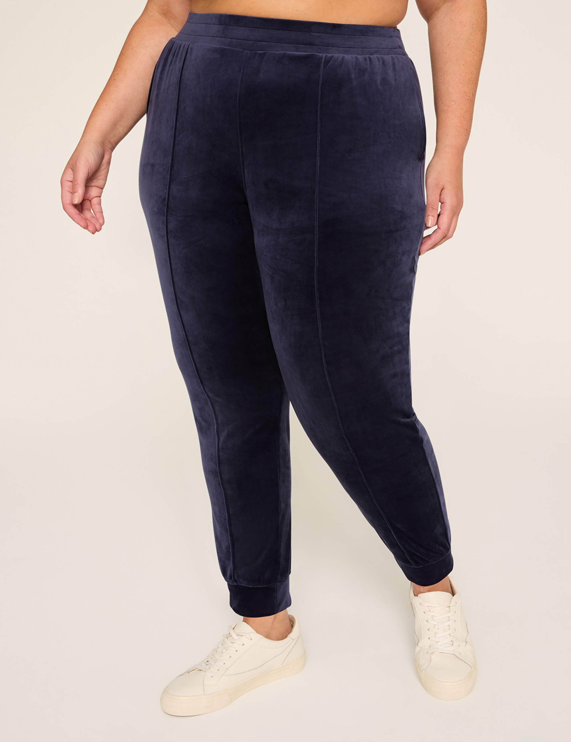 LIVI Velour Jogger