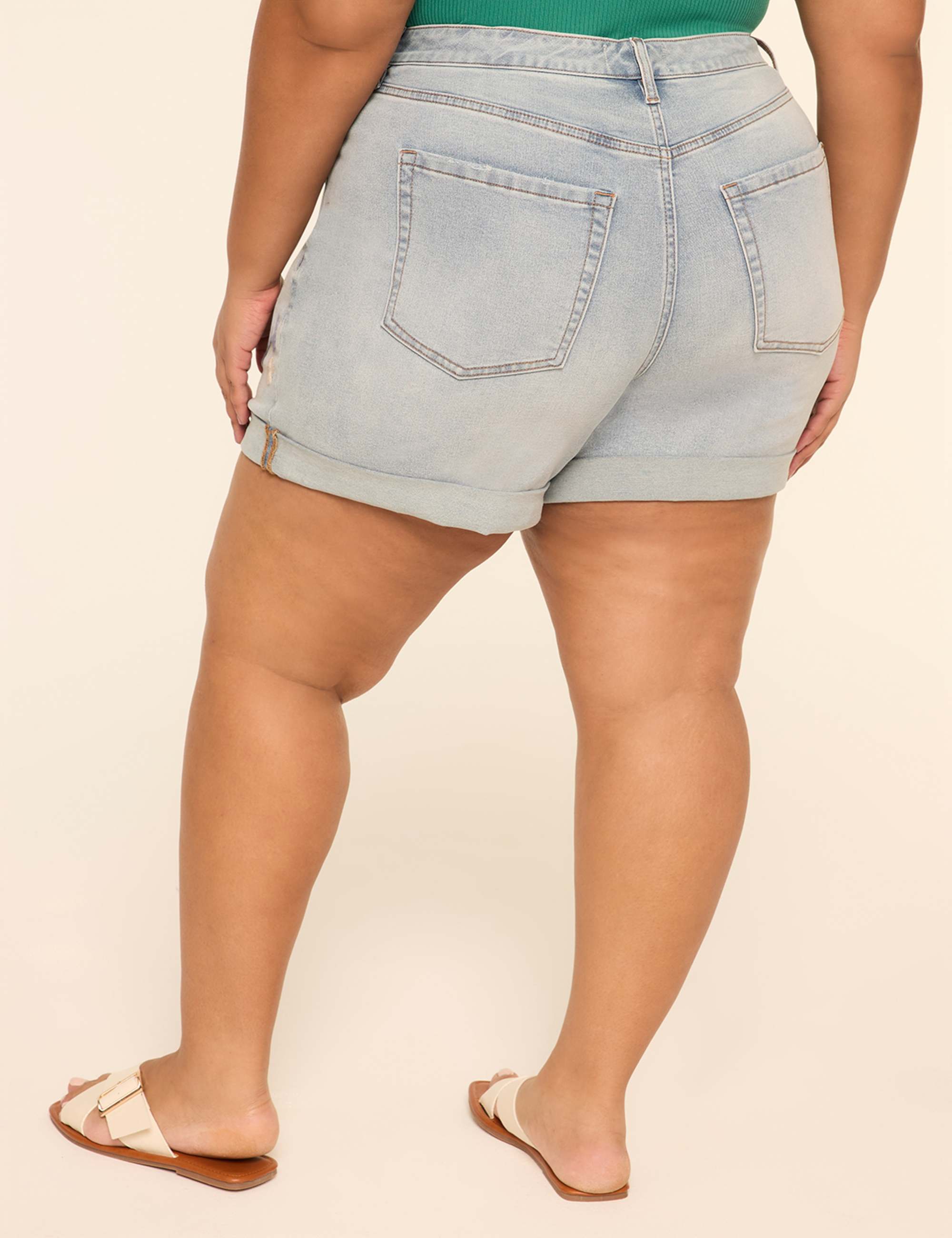 Embroidered Relaxed 5.5" Short
