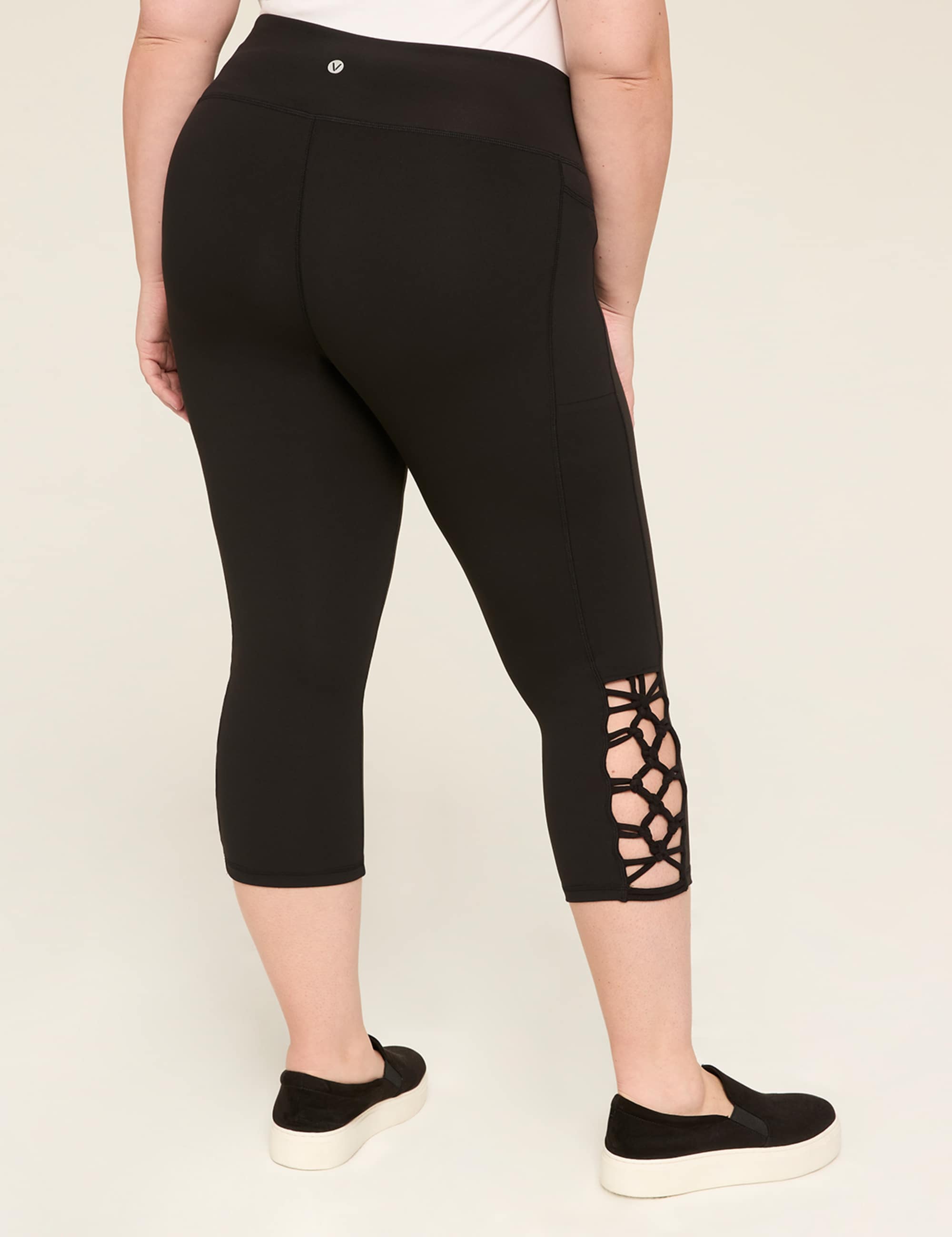 LIVI Soft Macrame-Detail 21" Capri Legging