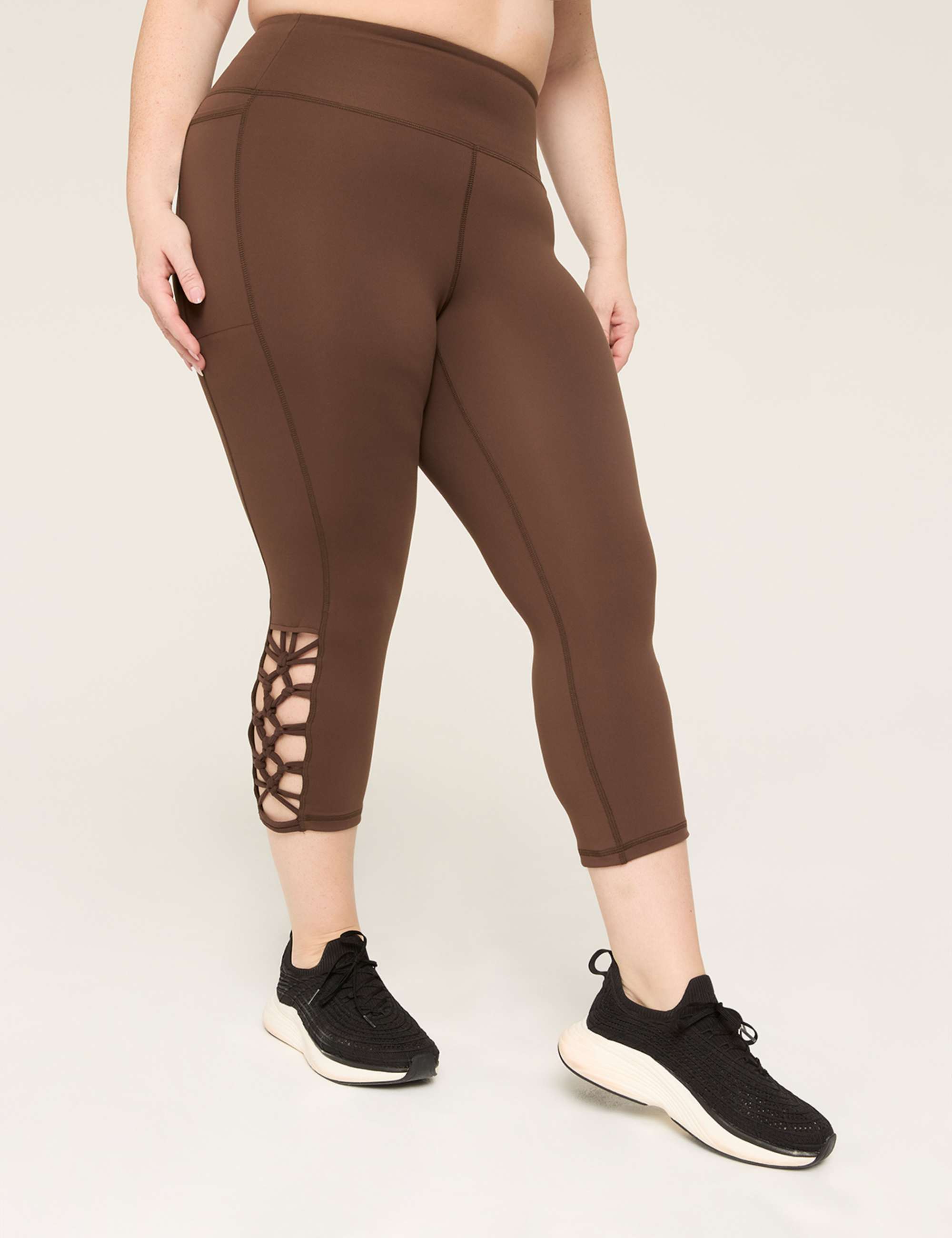 LIVI Soft Macrame-Detail 21" Capri Legging