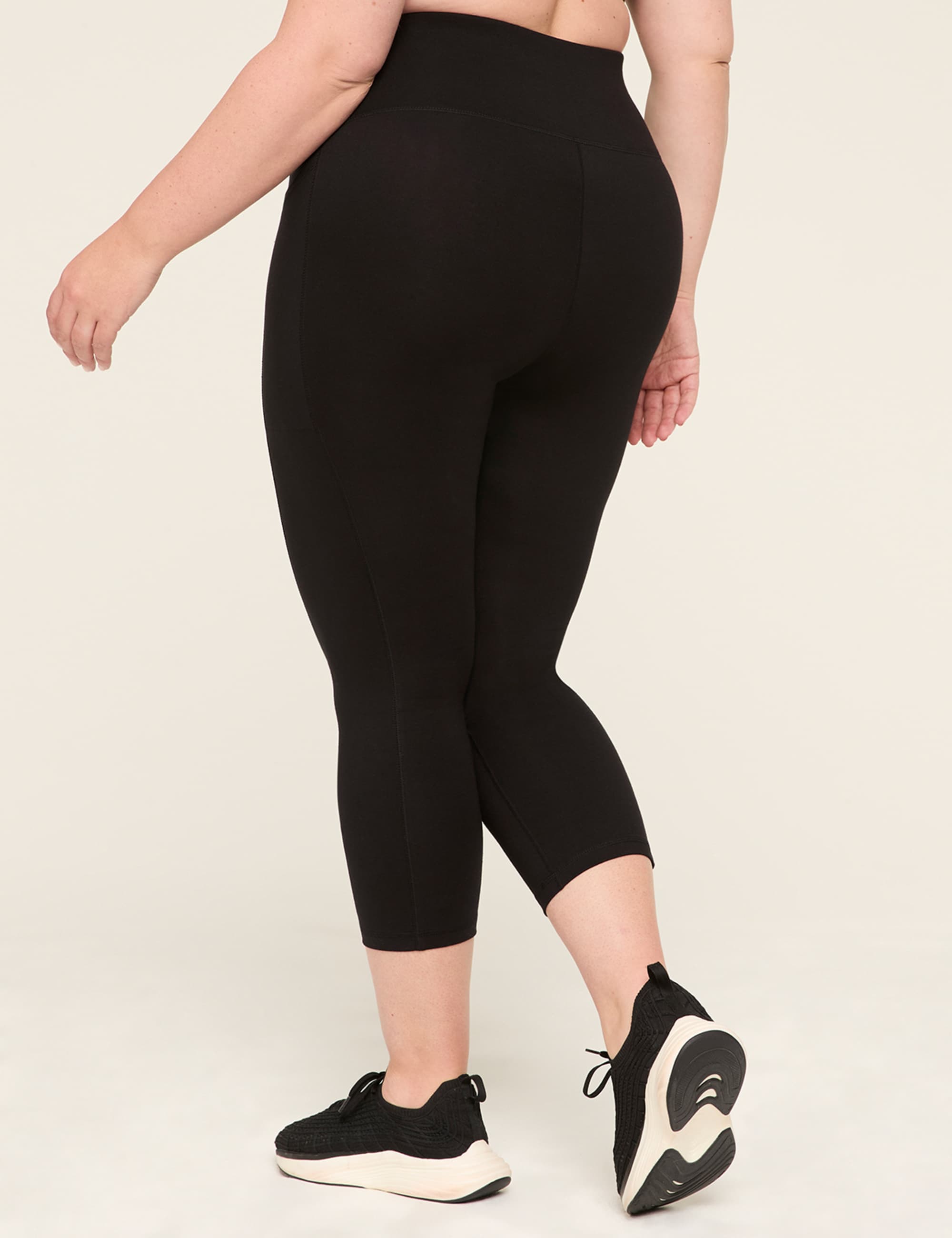 LIVI Smoothing Control Tech Signature Stretch 21" Capri Legging