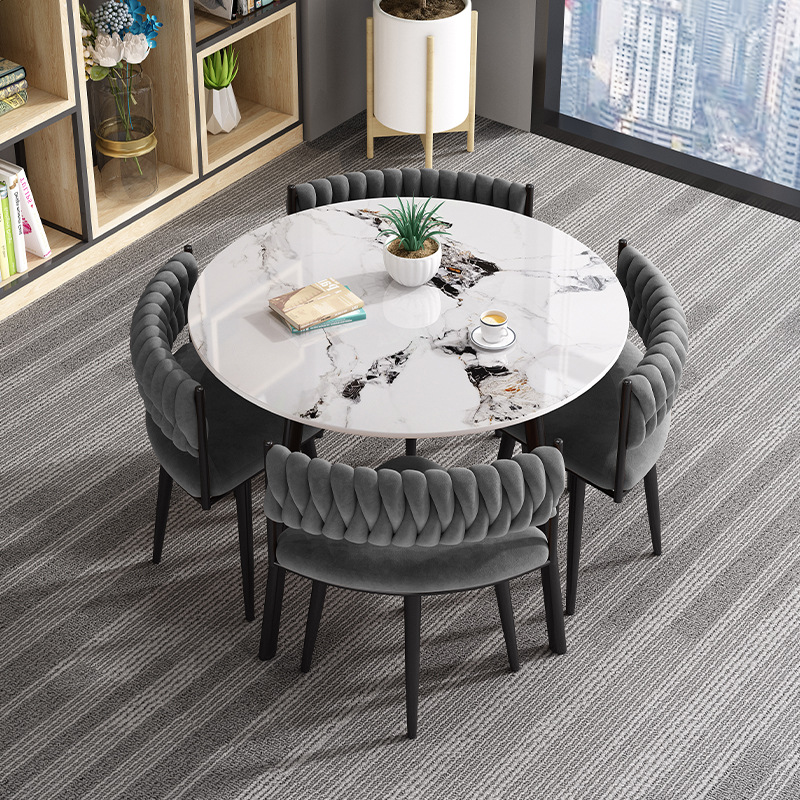 Juego de mesa y sillas de comedor de lujo, ligero y personalizado, con losa de roca cuadrada, para comedor de apartamentos pequeños.