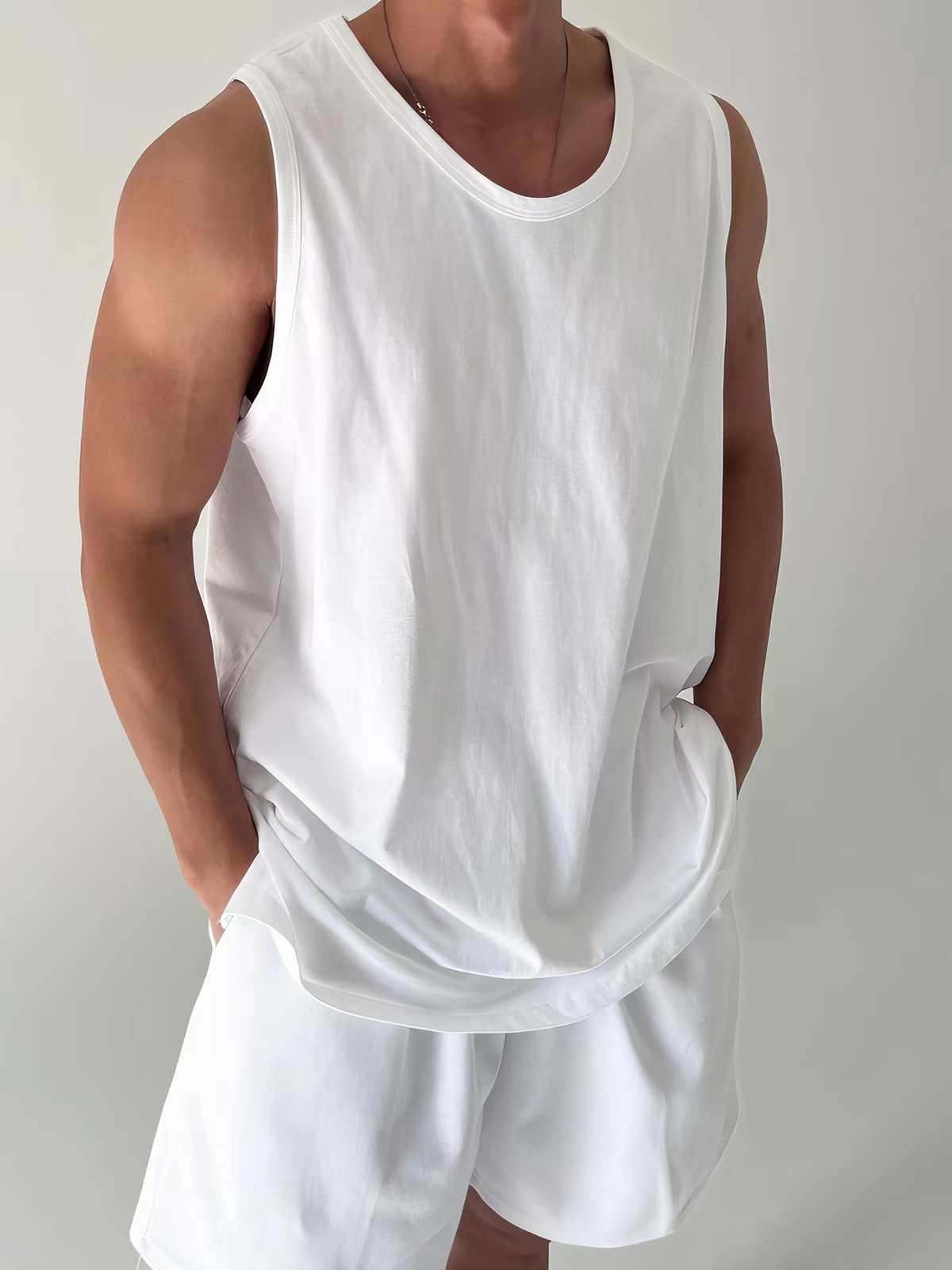Men's White Crew Neck Tank Top T-shirt, American-style Loose Sports Fitness Top for Summer, Simple Versatile Casual Sleeveless Vest
