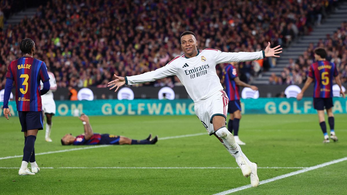 Kylian Mbappé viert zijn doelpunt tegen Barcelona op 25 oktober 2026