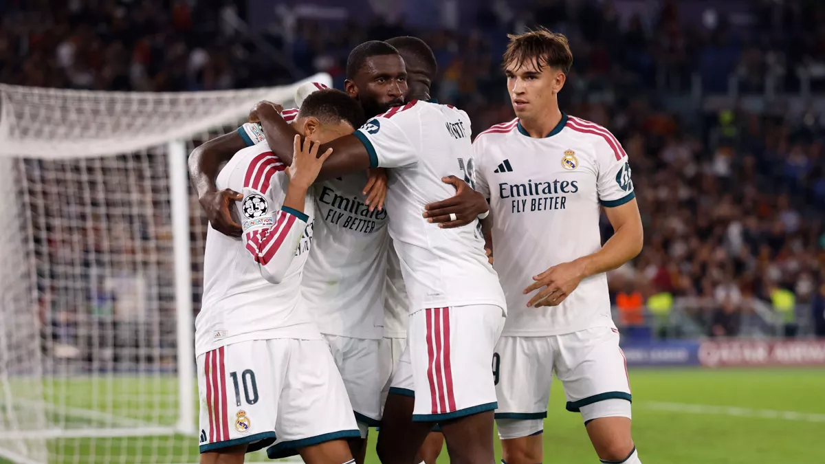 Rüdiger en zijn ploeggenoten vieren samen tijdens Roma–Real Madrid op 14 oktober 2026