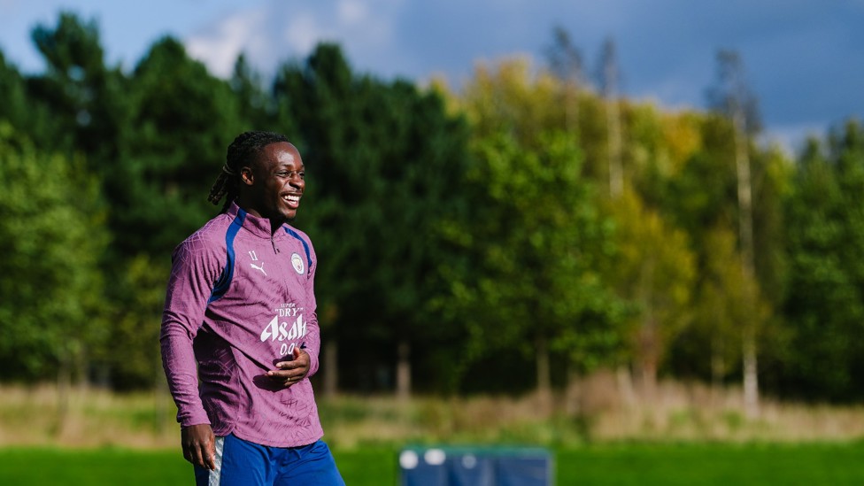 Jérémy Doku tijdens de laatste training voor Manchester City tegen PSG op 13 oktober 2026.