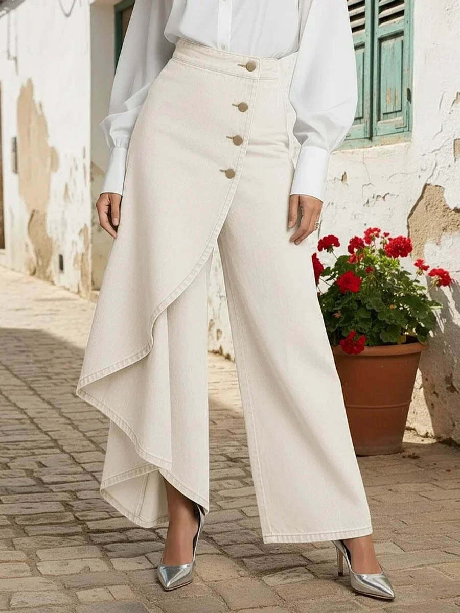 Women's High-waisted Relaxed Fit Wide-leg Jeans With A Stylish Design.