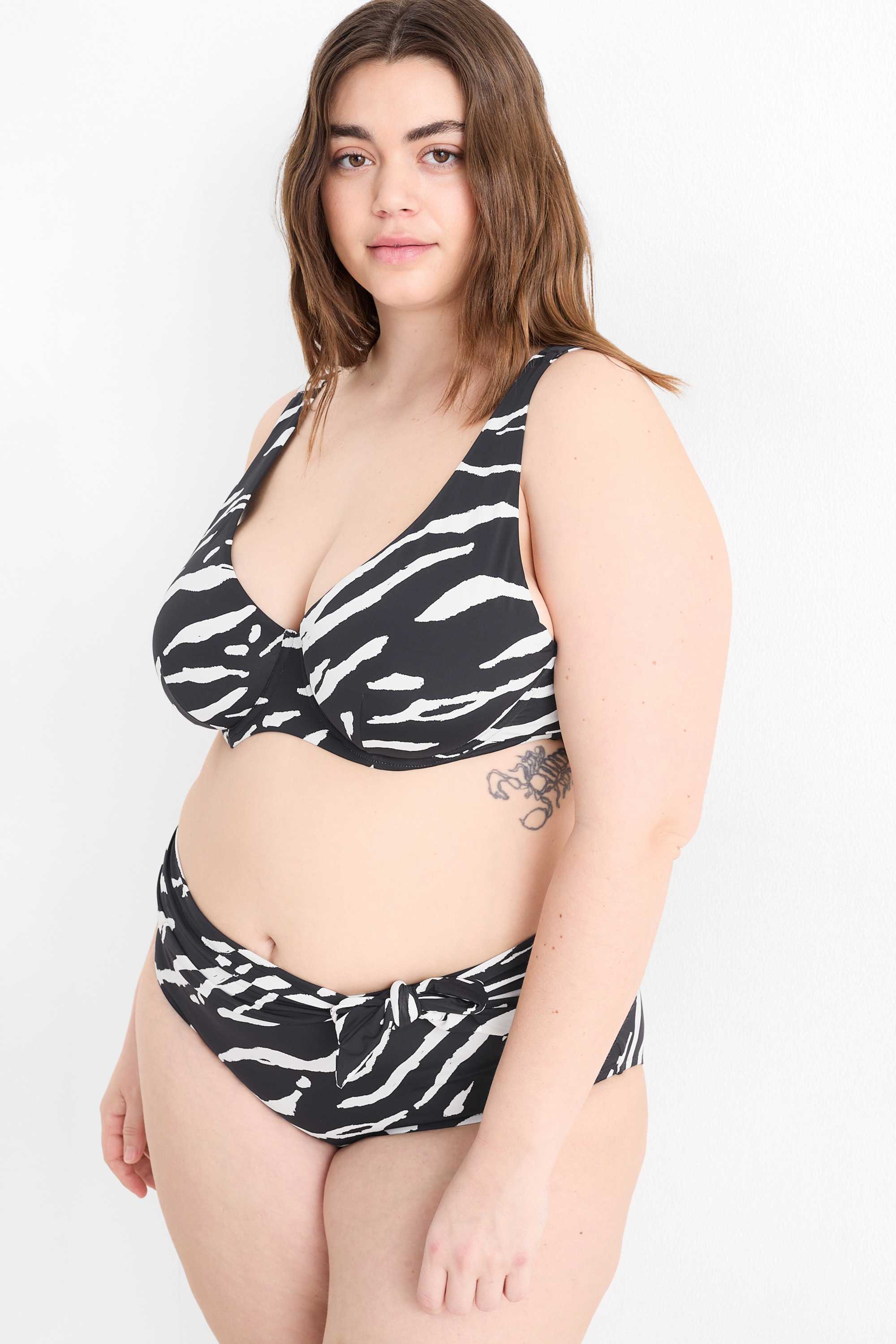 Bikini bottoms with knot detail - high waist - LYCRA® XTRA LIFE™ black / white