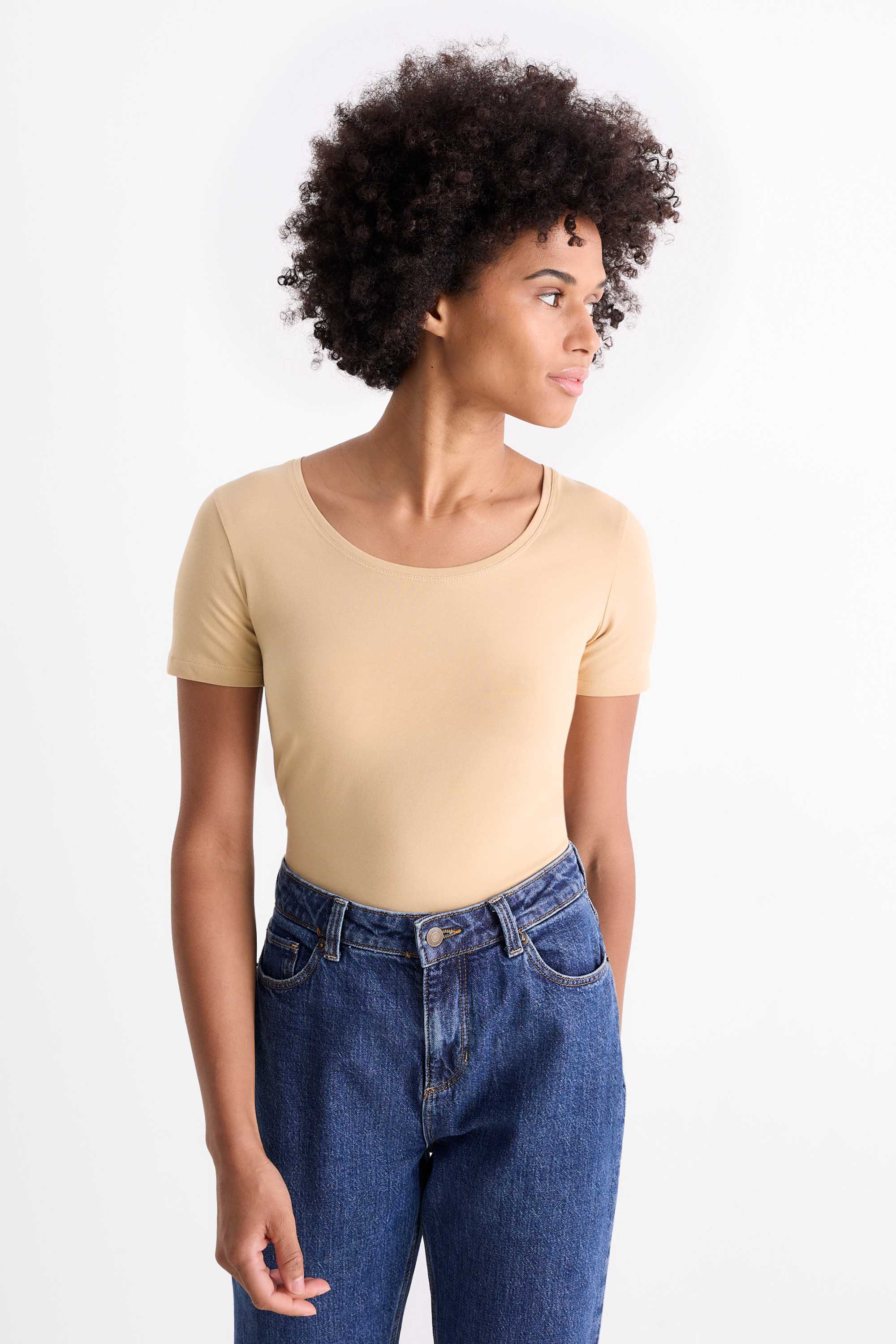 T-shirt - slim fit beige
