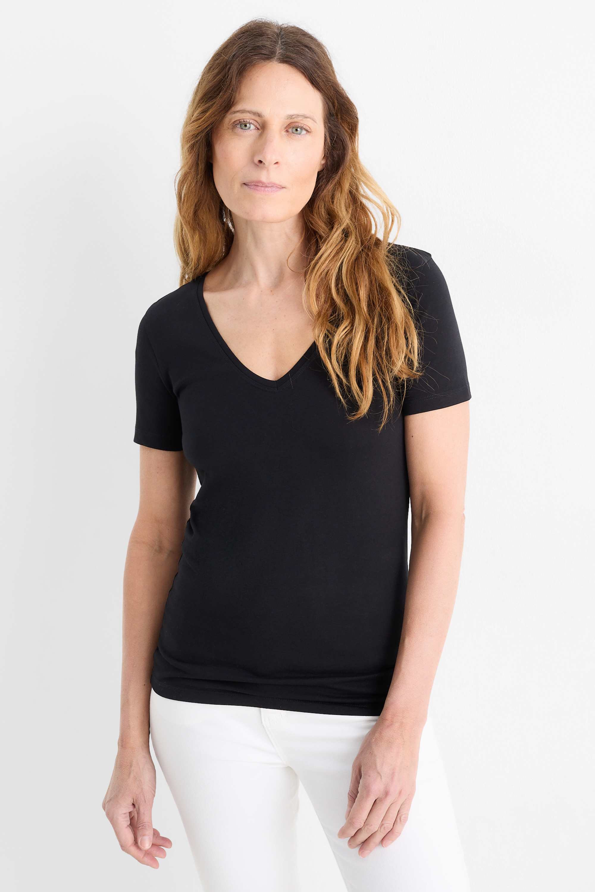 V-neck T-shirt - slim fit black
