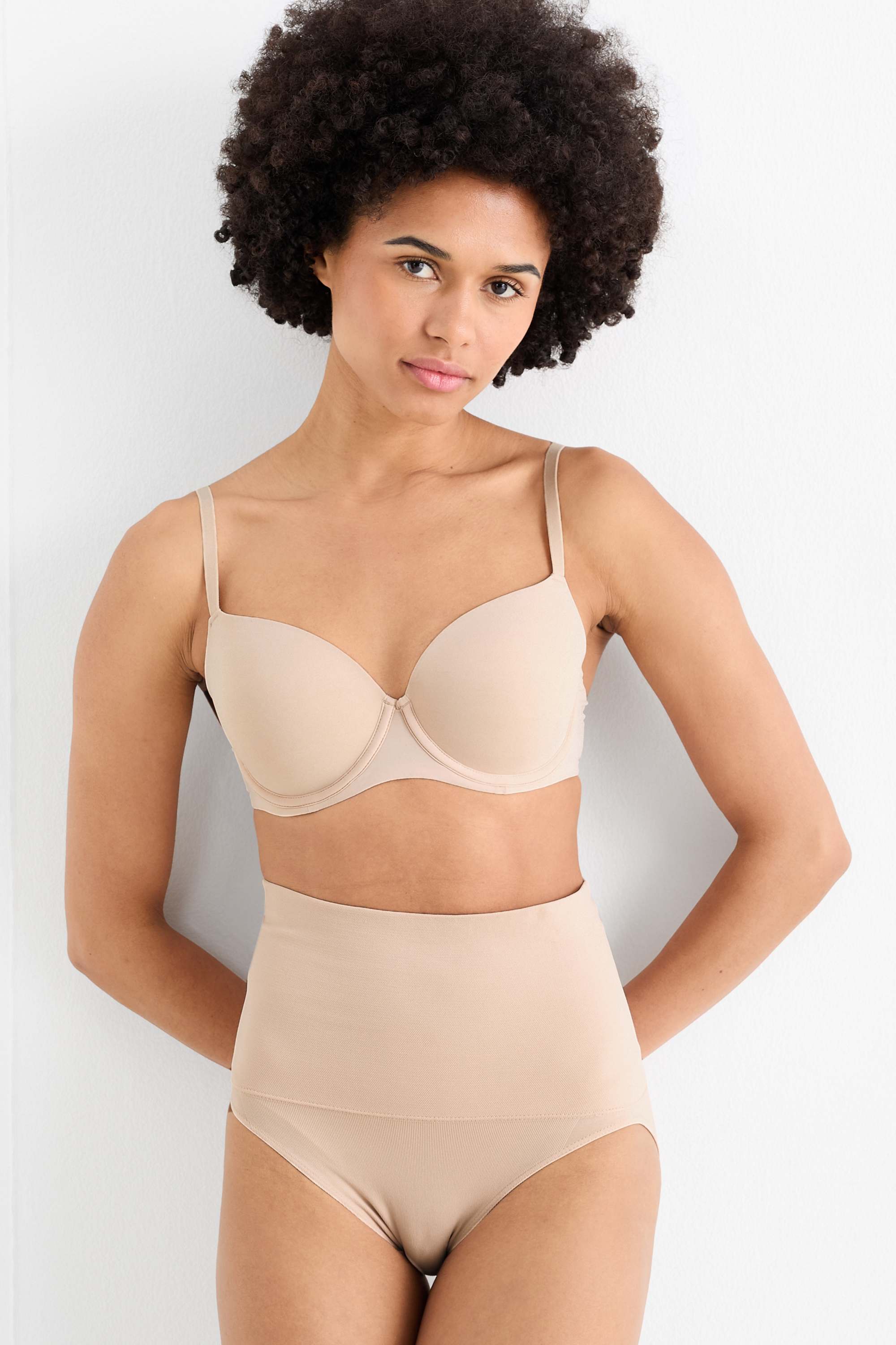 Shaping knickers - seamless light beige