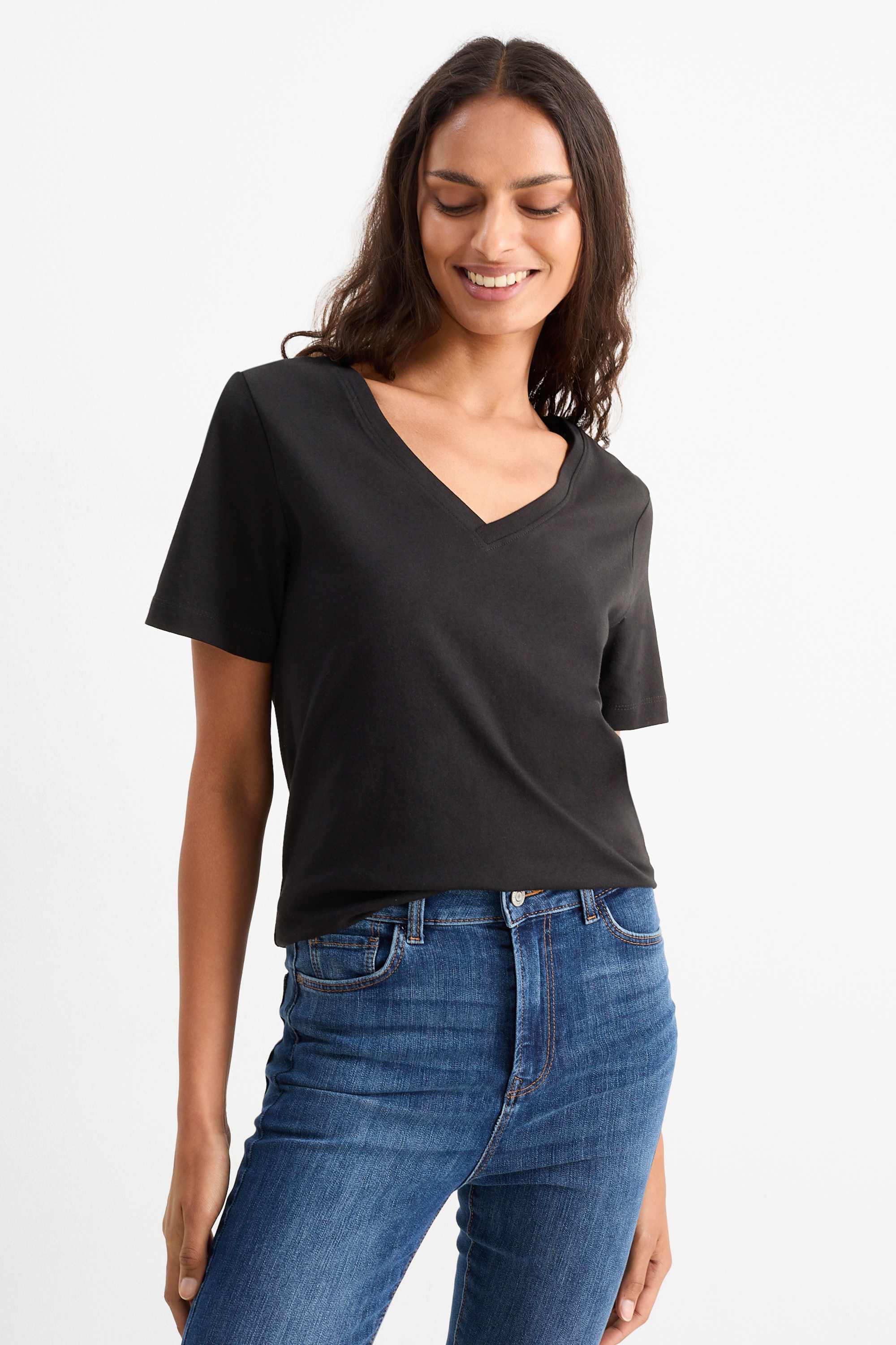 V-neck T-shirt - regular fit black