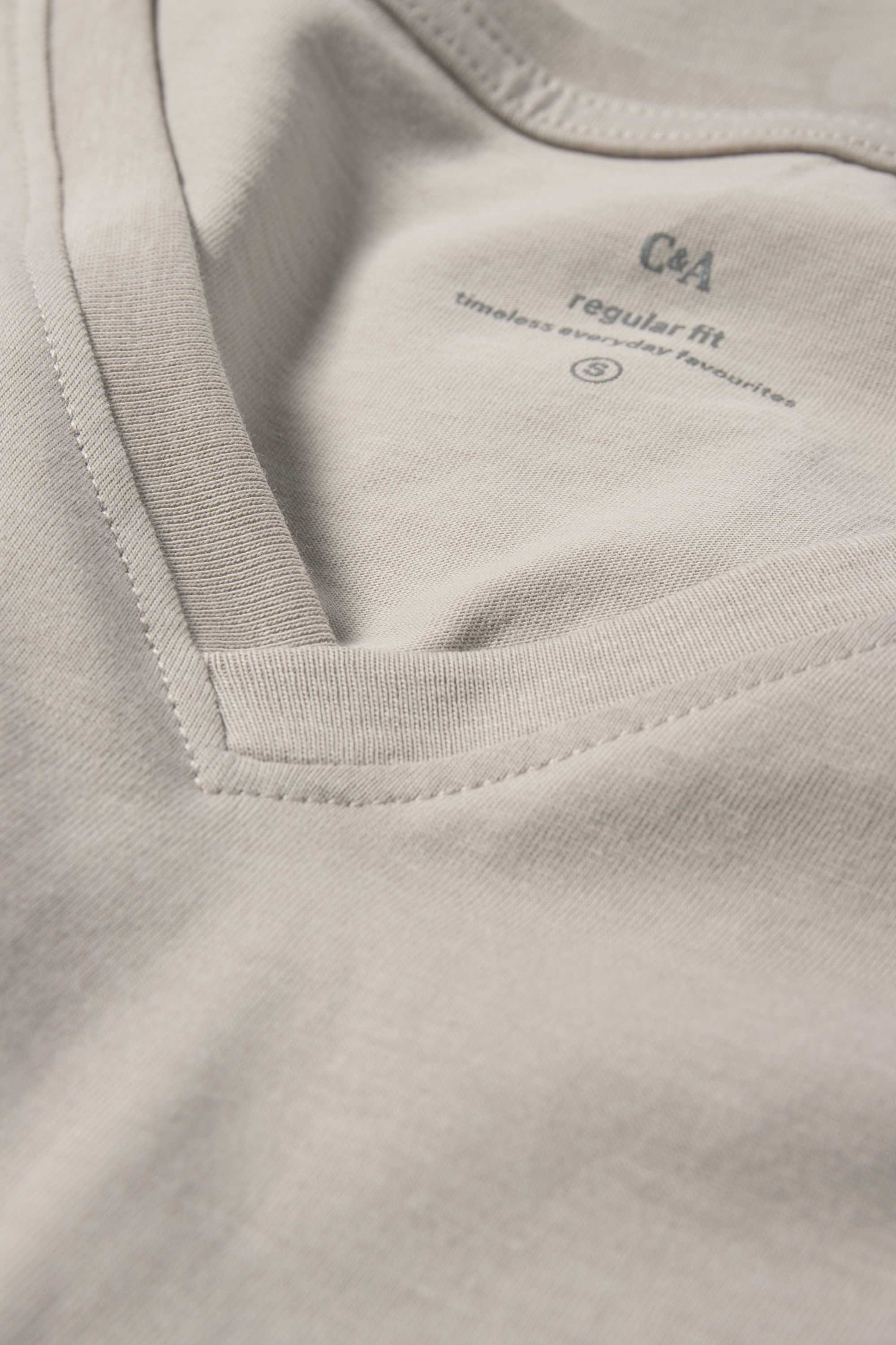 V-neck T-shirt - regular fit gray