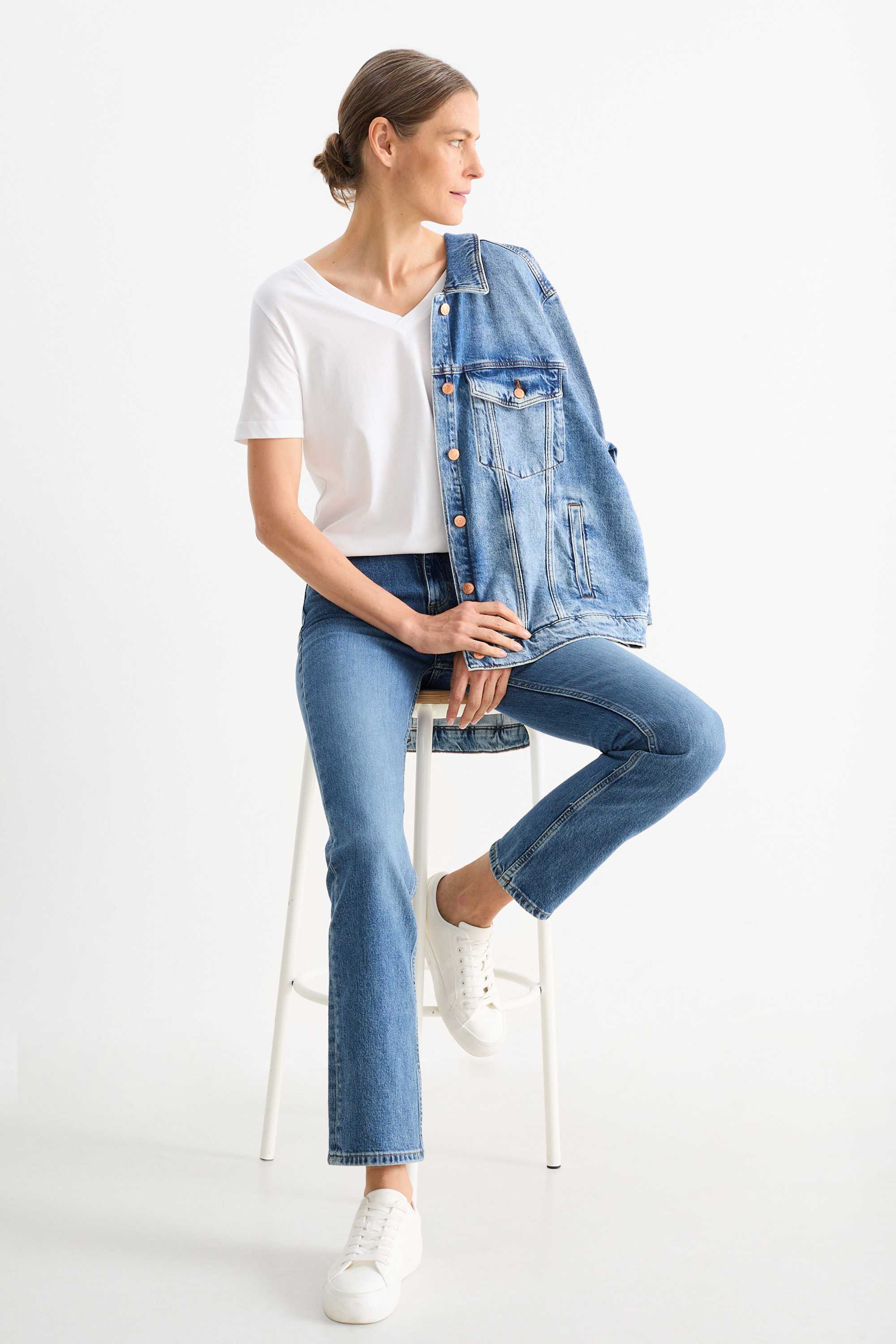 V-neck T-shirt - regular fit white