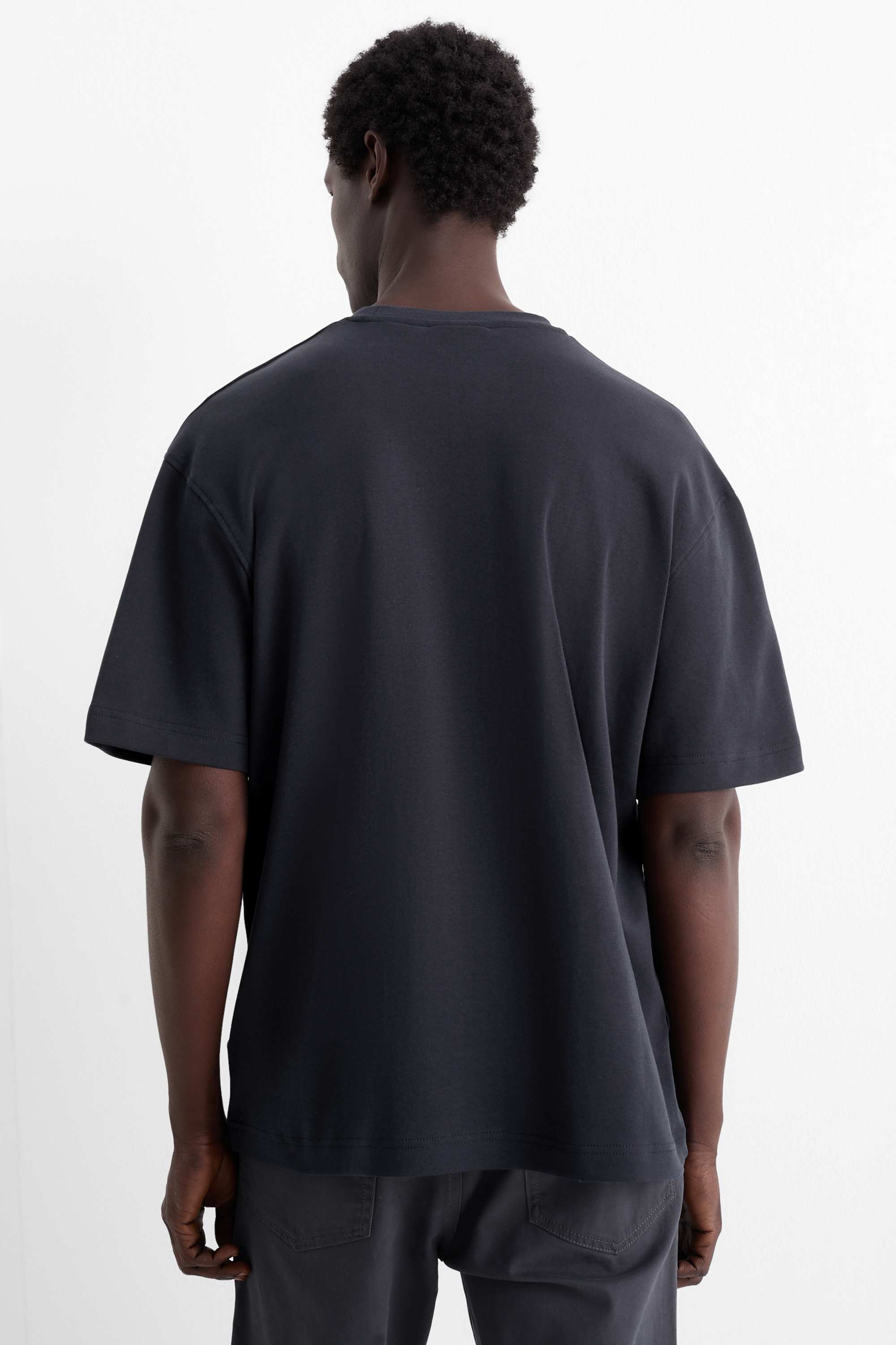 T-shirt - relaxed fit black (6)