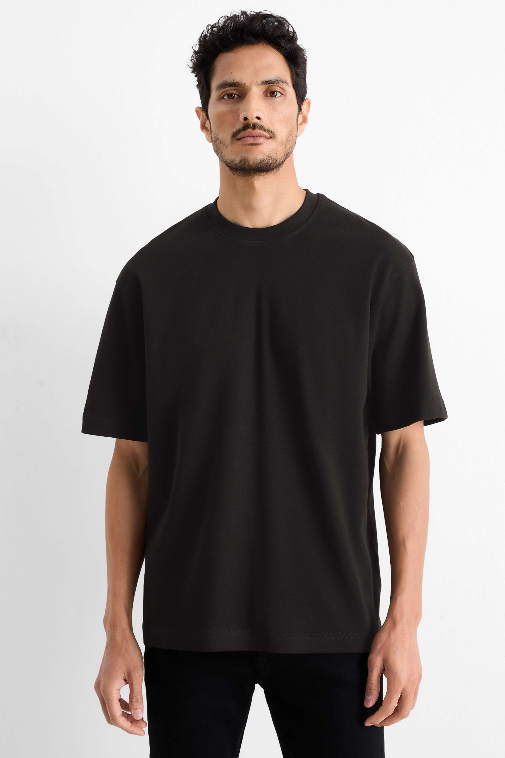 T-shirt - relaxed fit black (8)