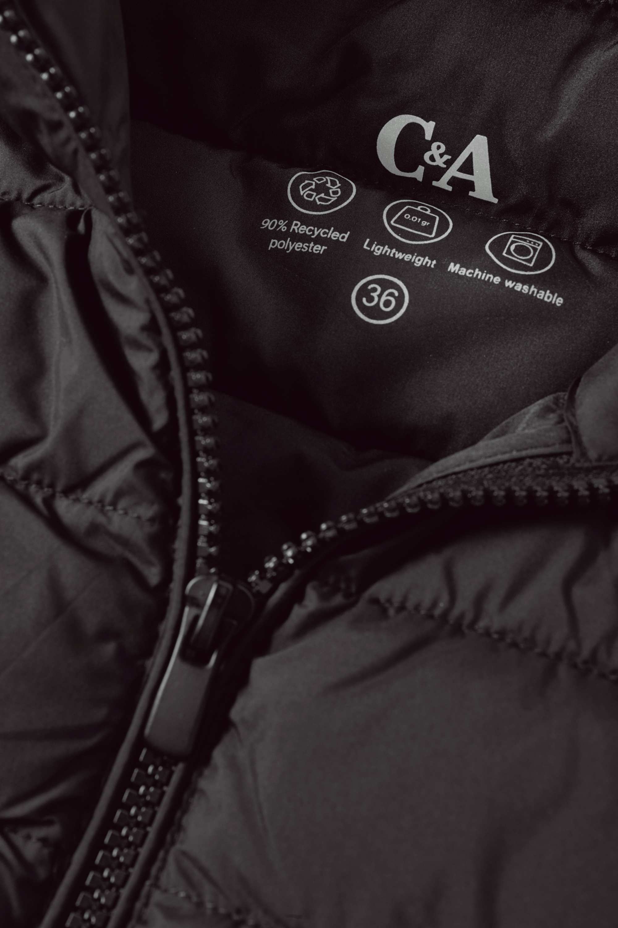 Quilted gilet with hood black