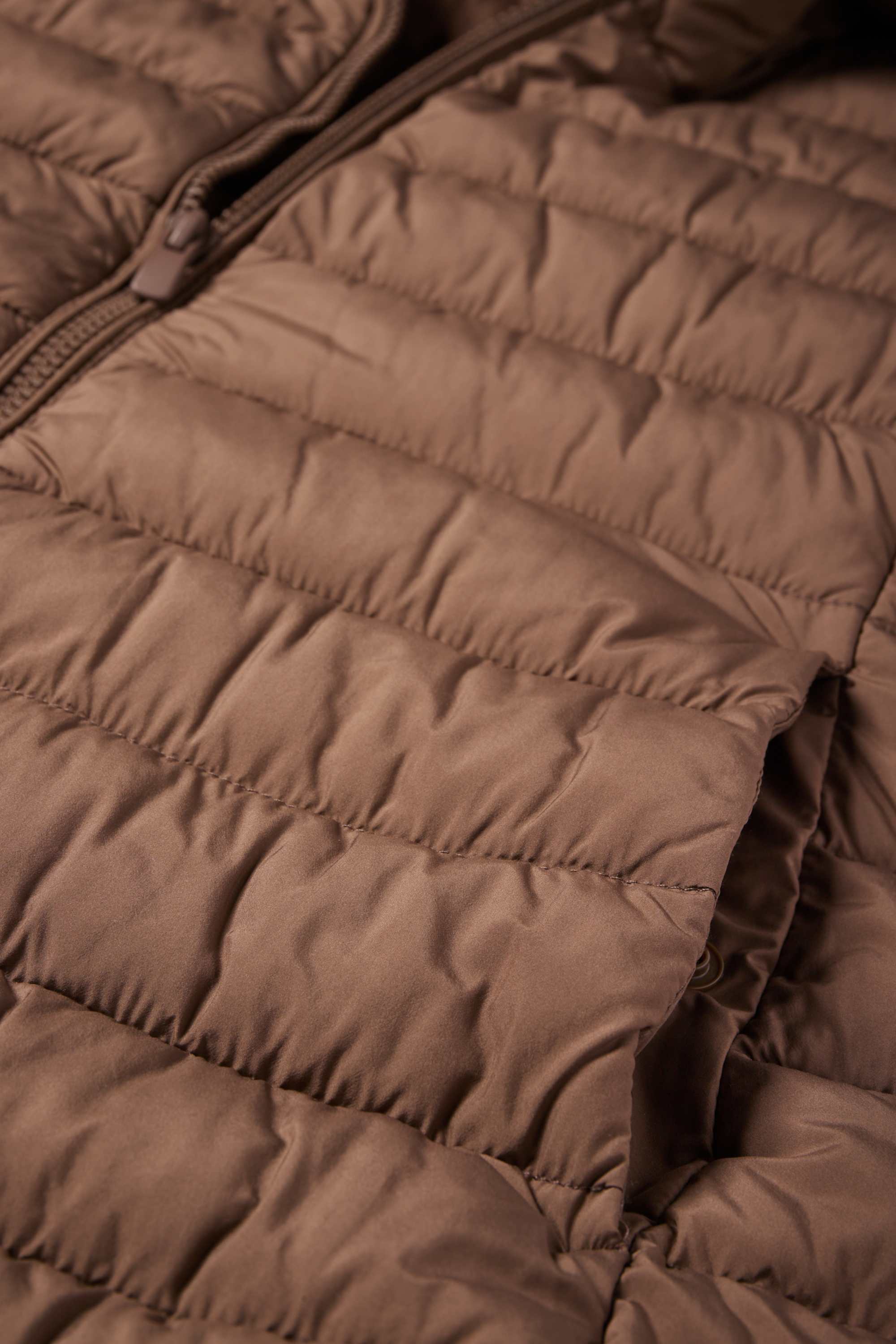 Quilted gilet with hood brown