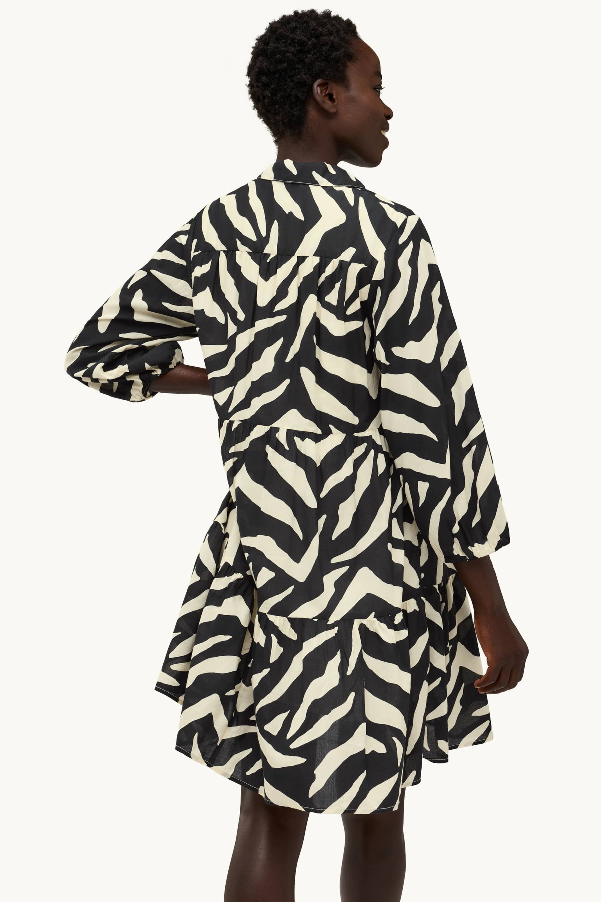 A-line dress - patterned white / black