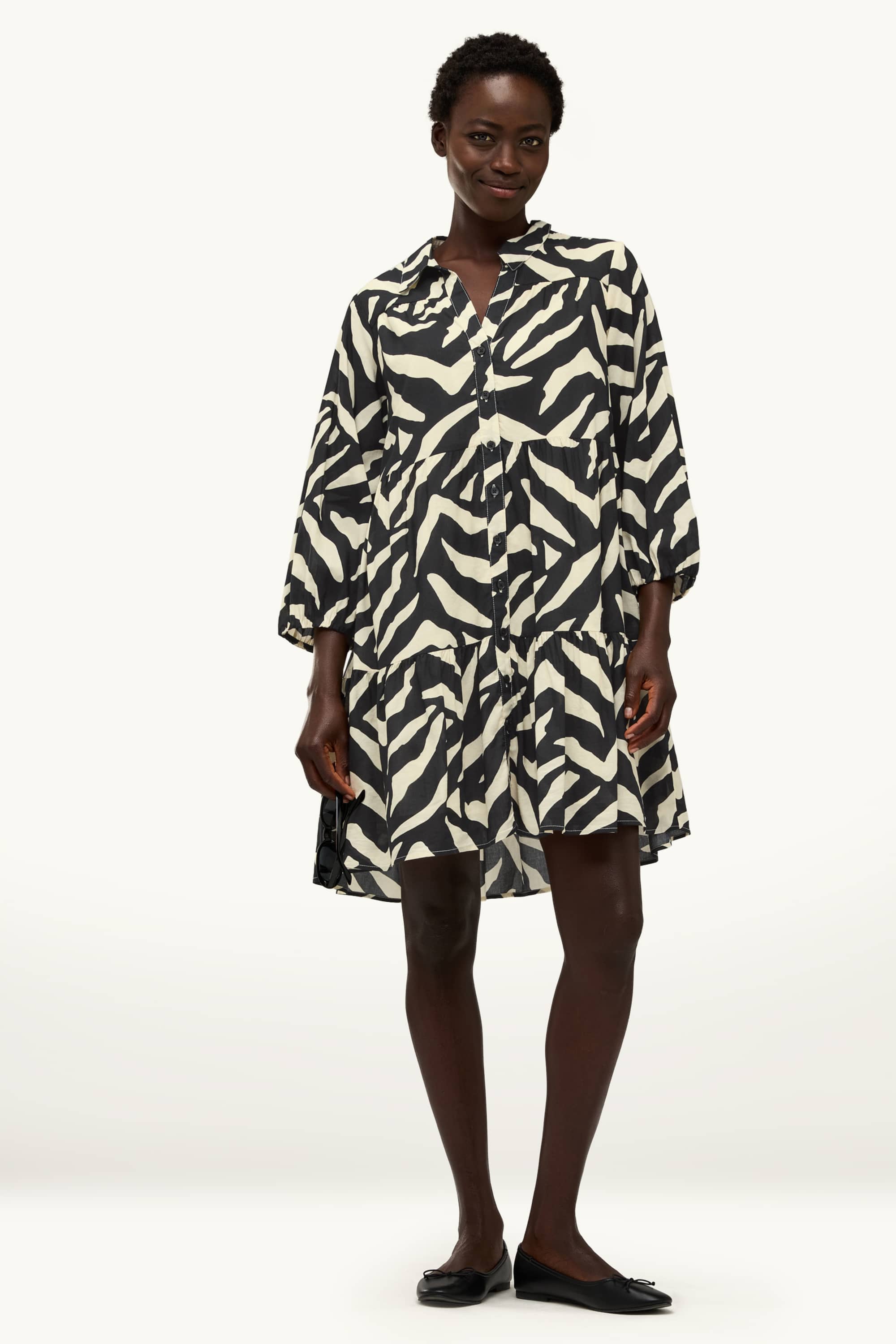 A-line dress - patterned white / black