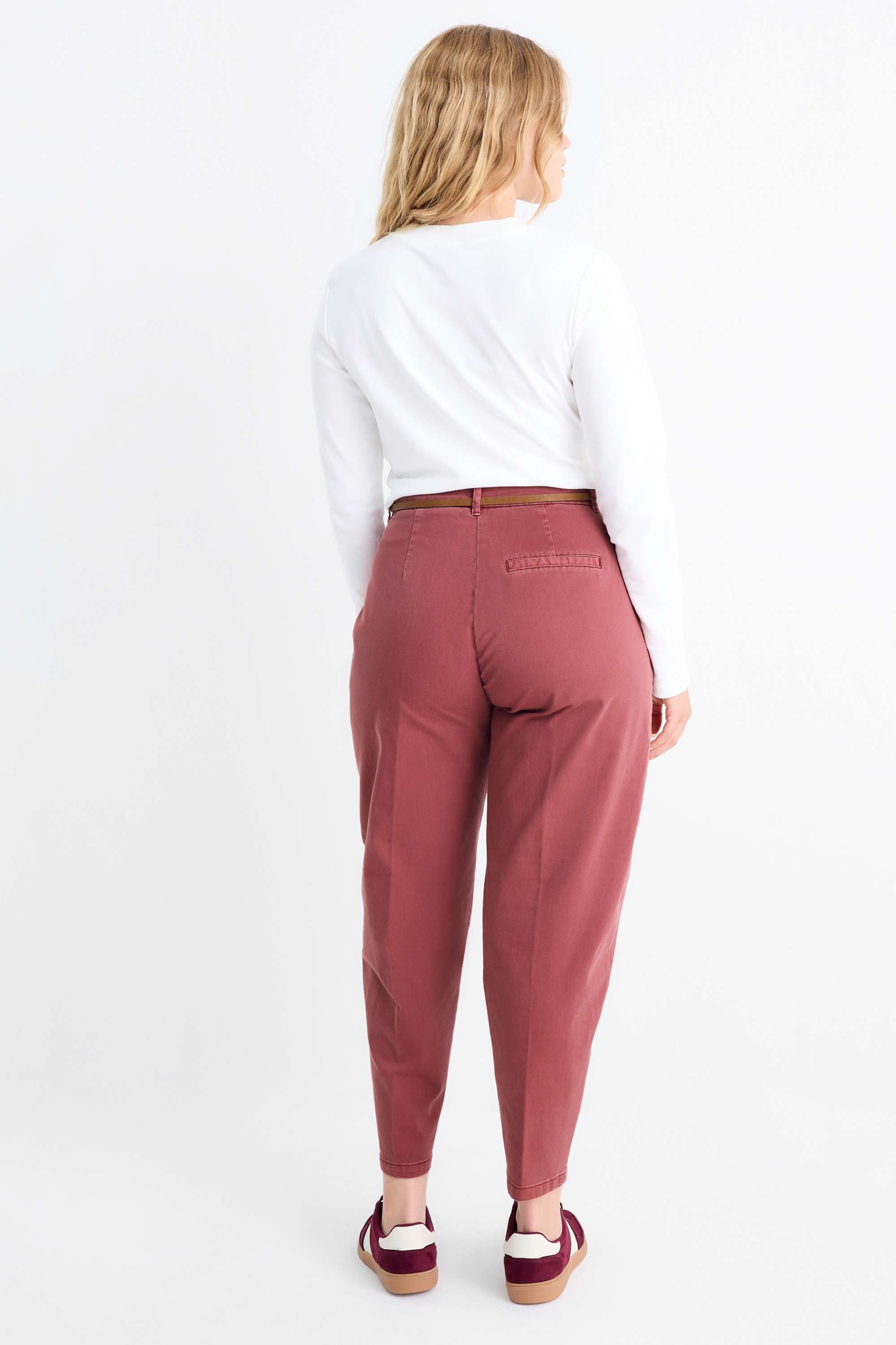Cloth trousers with belt - high waist - barrel leg bordeaux