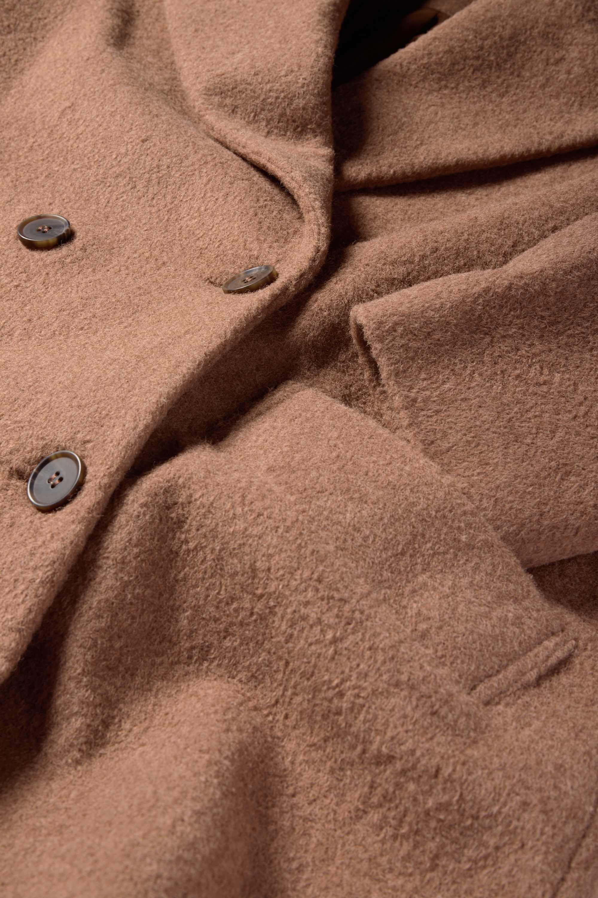Coat light brown