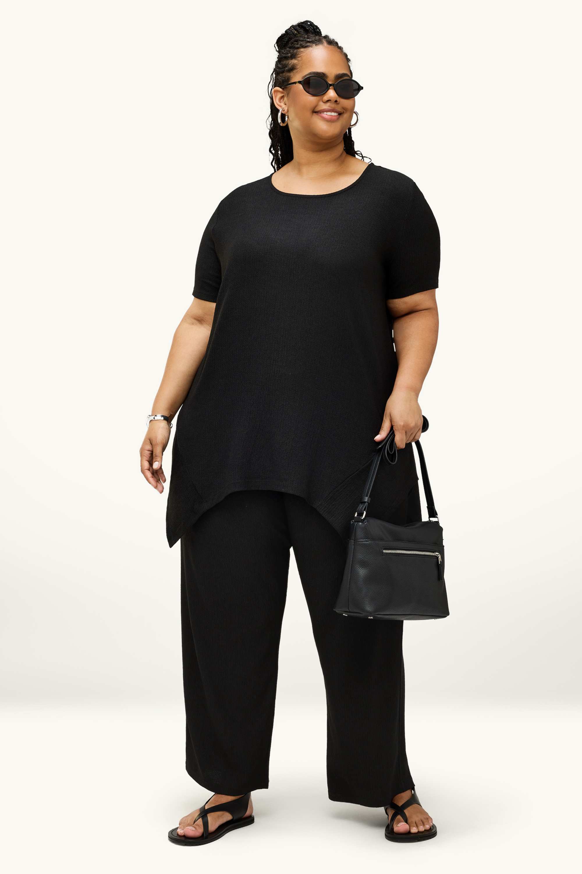 T-shirt - textured black (4)
