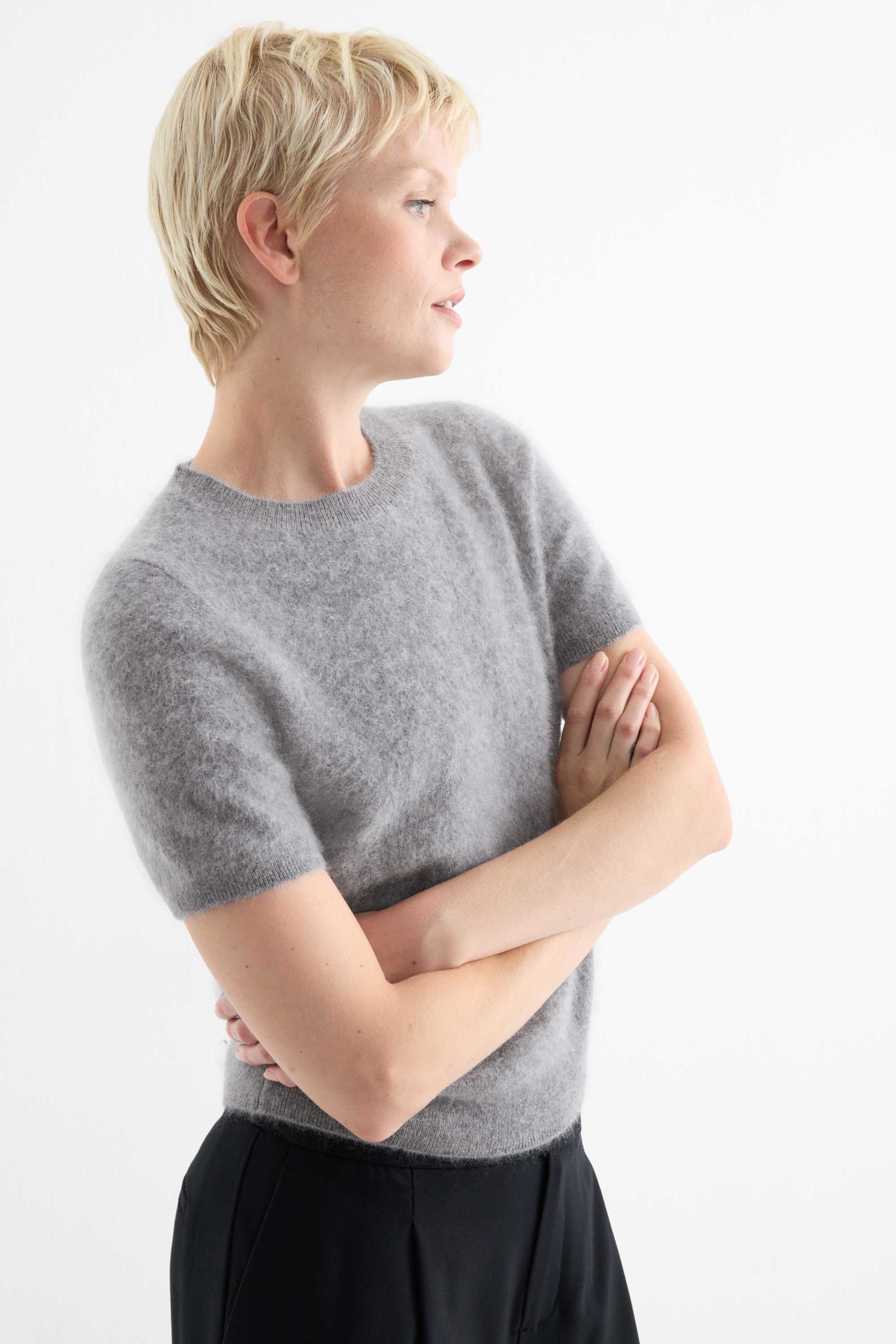Knitted cashmere jumper - short sleeve gray