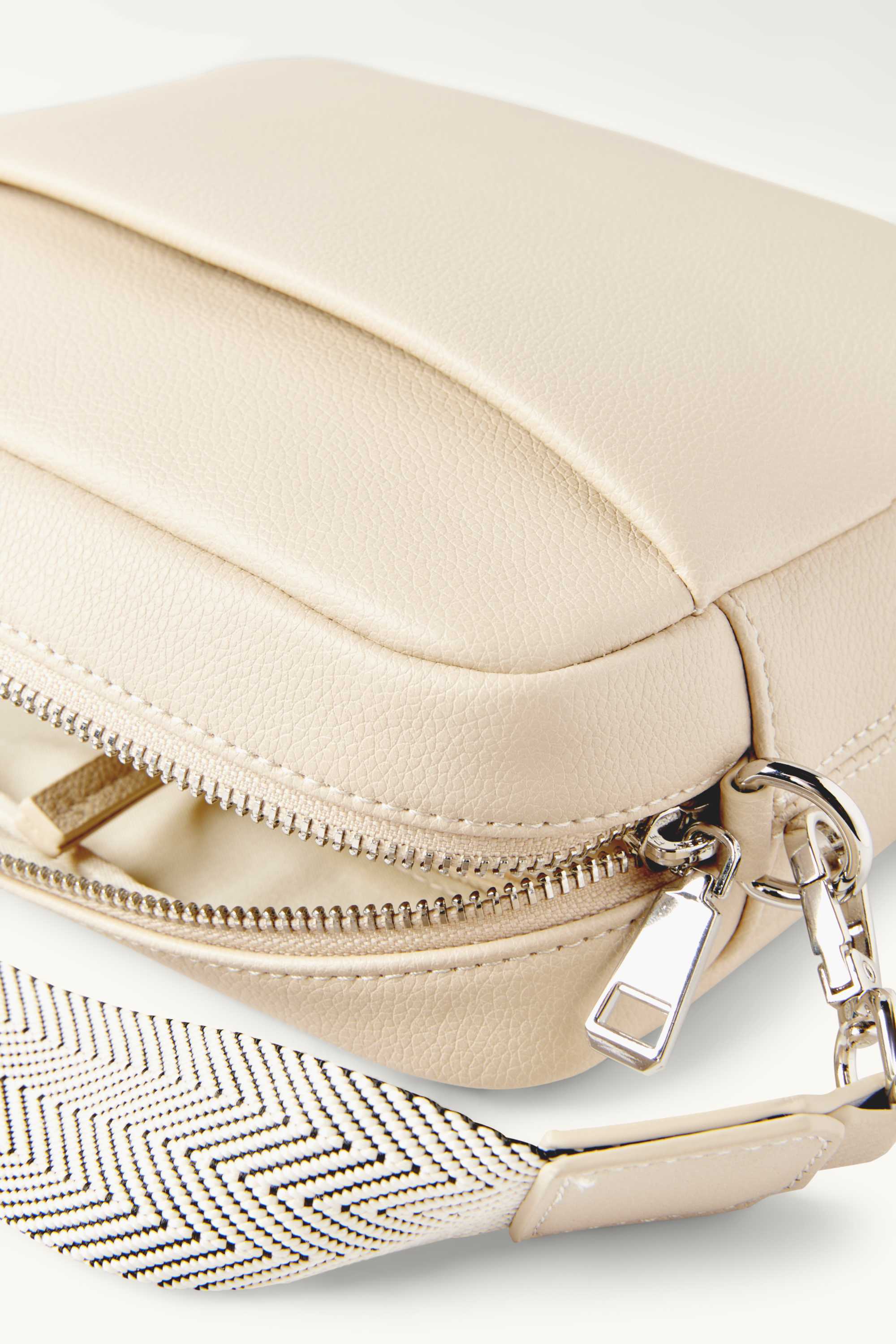 Crossbody bag with detachable bag strap - faux leather beige