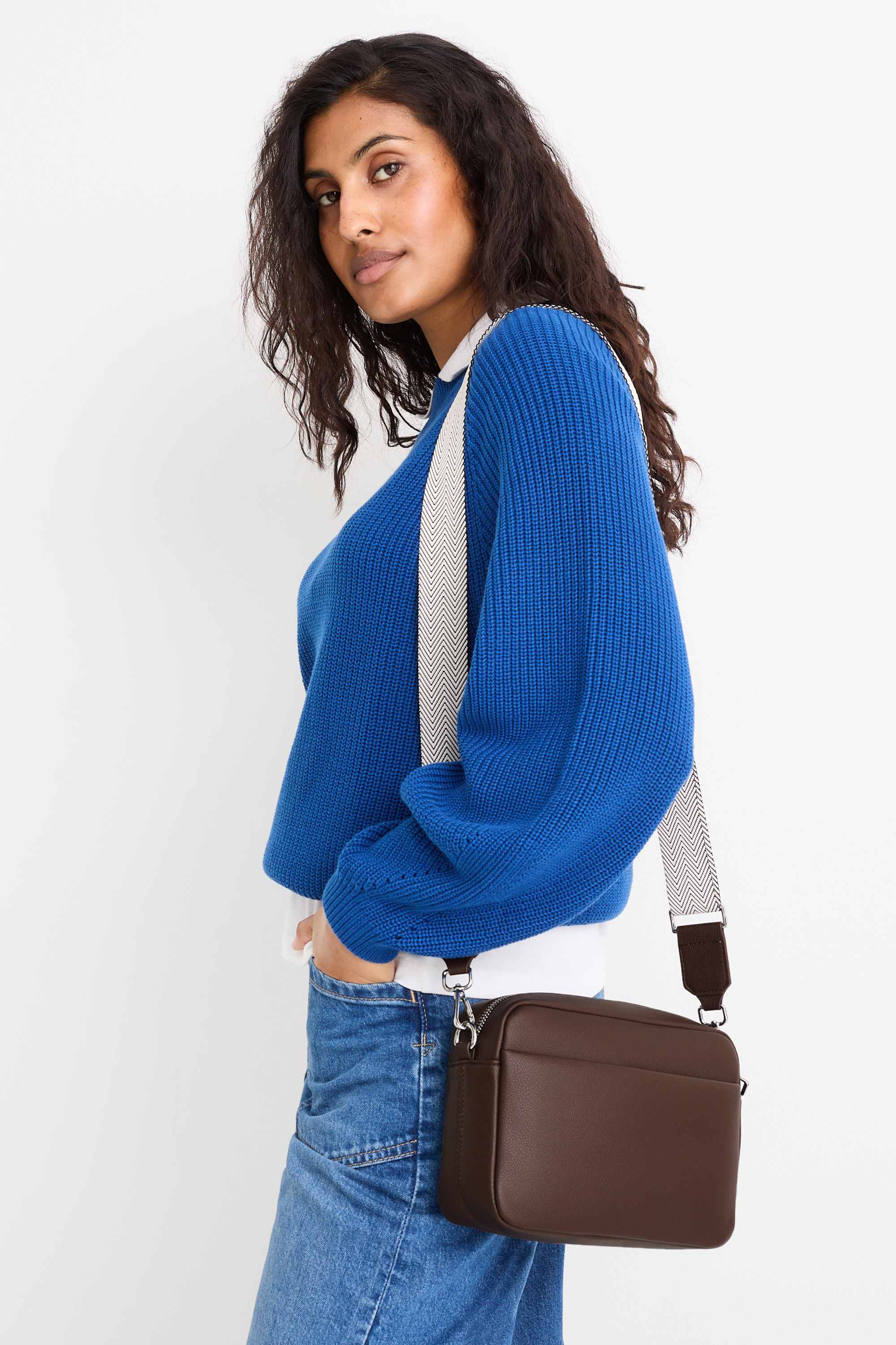 Crossbody bag with detachable bag strap - faux leather dark brown