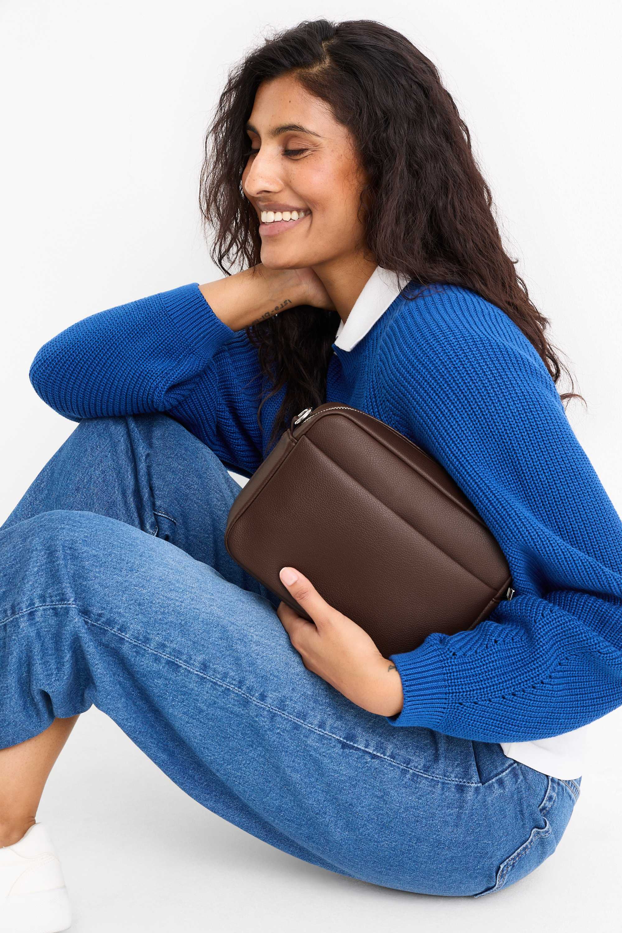 Crossbody bag with detachable bag strap - faux leather dark brown