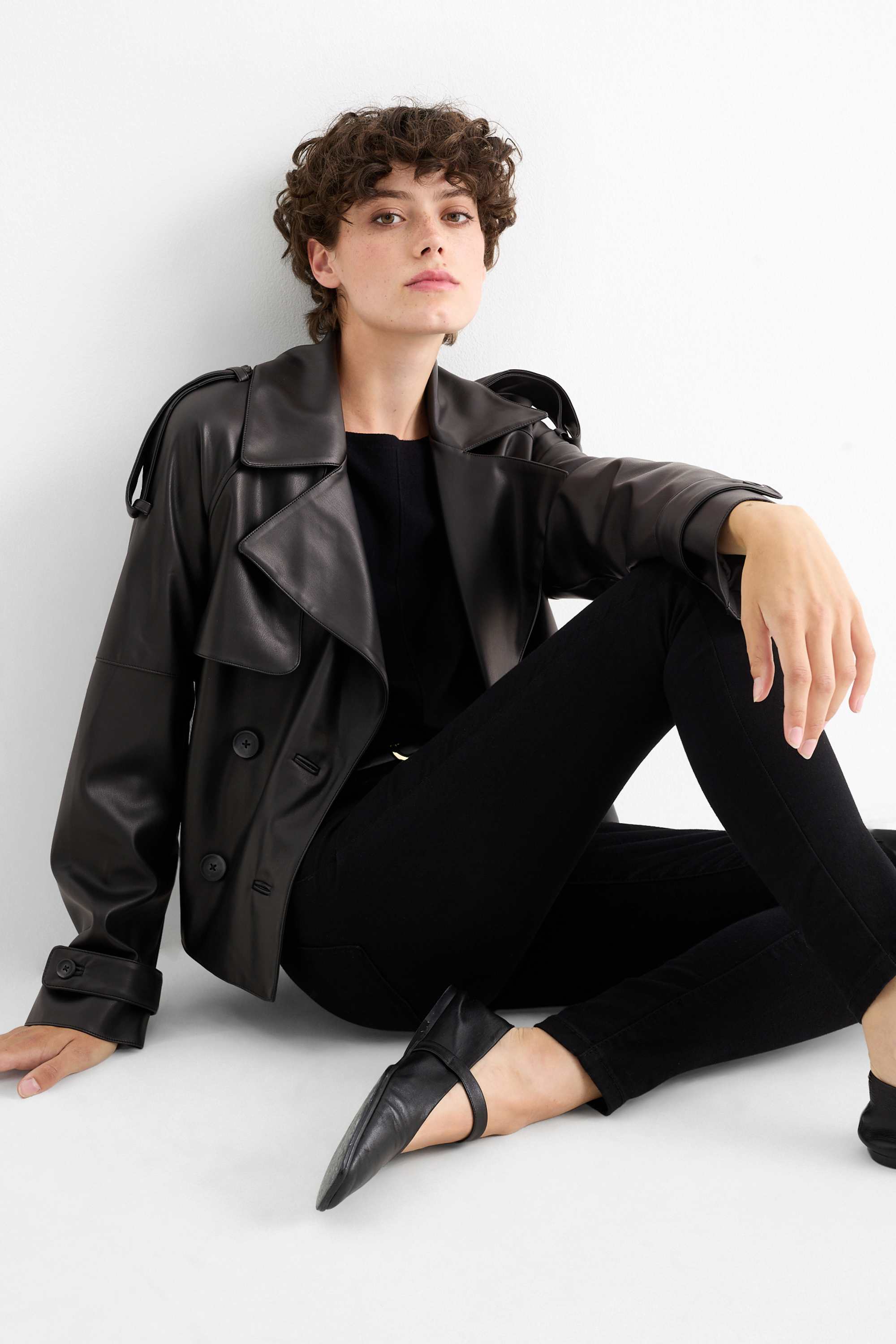 Cropped trench coat - faux leather black