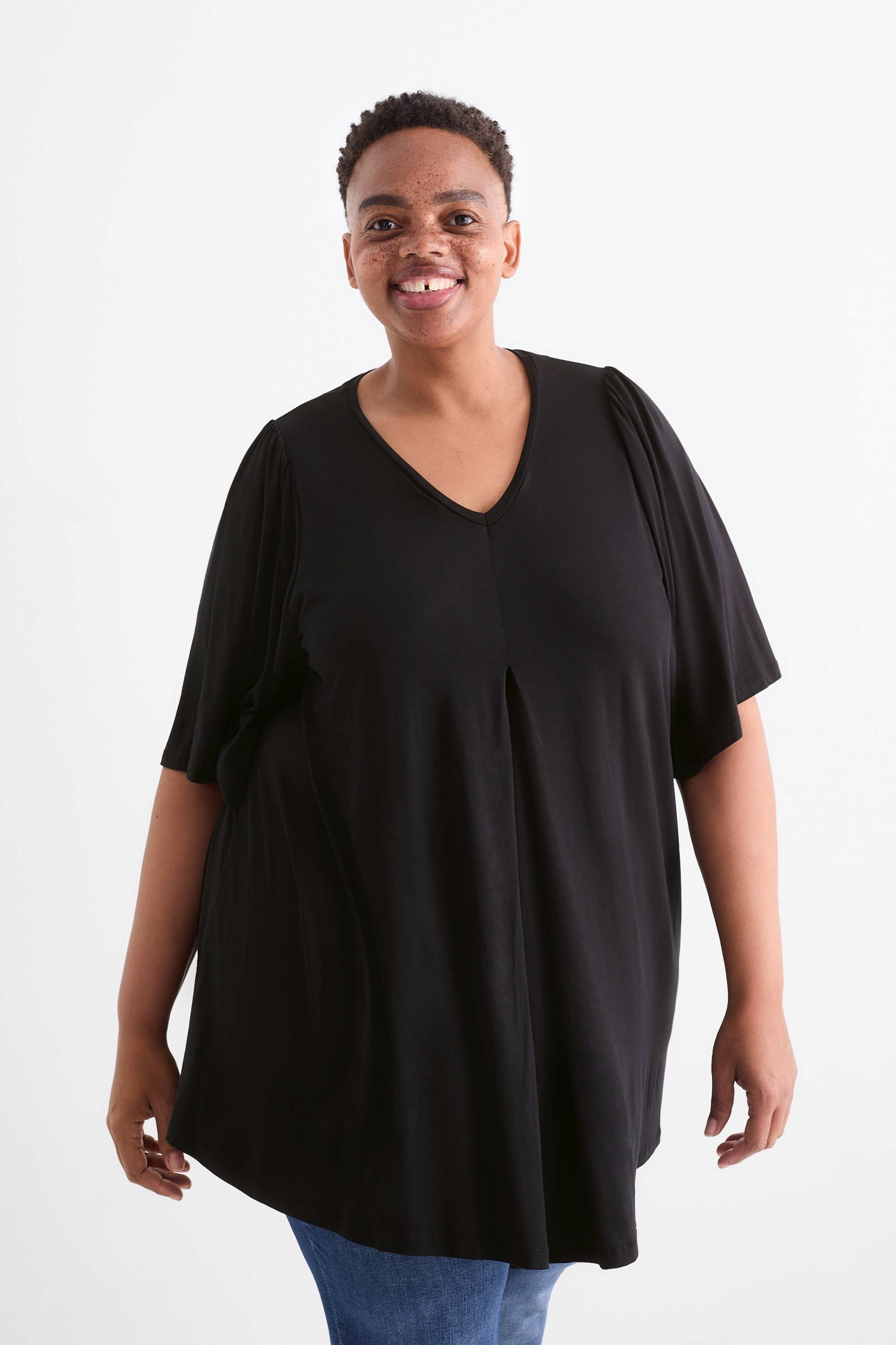 V-neck T-shirt black (2)