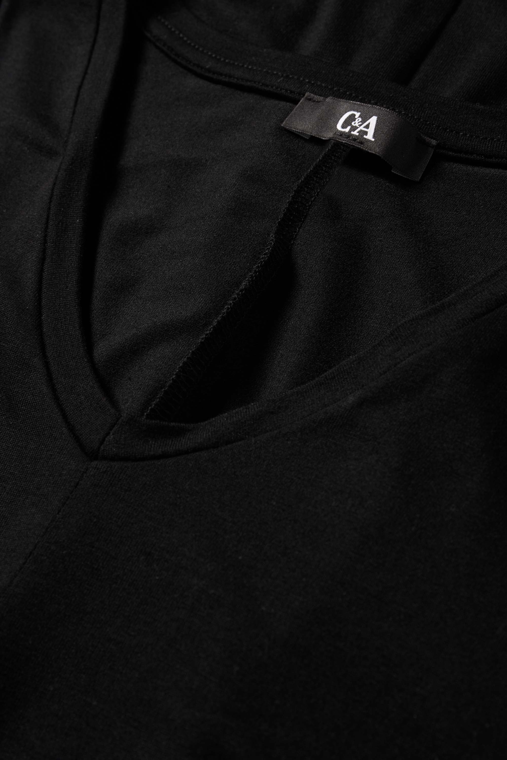 V-neck T-shirt black (5)